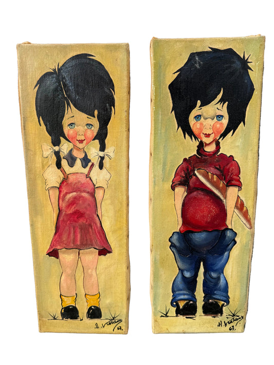 Paire de tableaux vintage naïfs signés (1967) – Enfant à la baguette & fillette en robe rouge – 60 x 20 cm