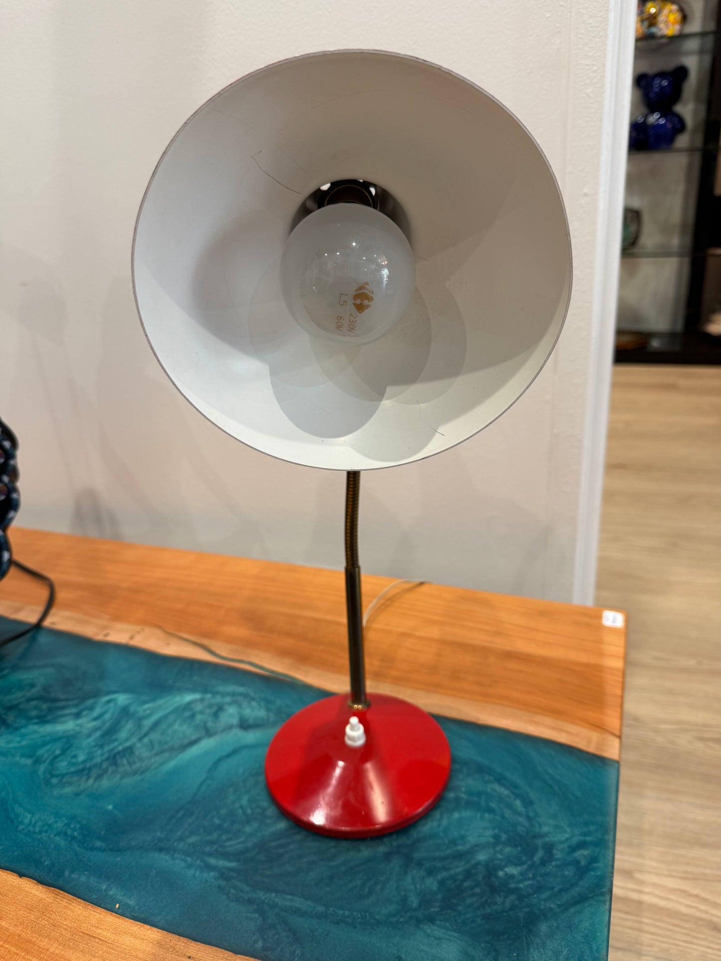 Lampe de bureau vintage Aluminor rouge – Design années 70