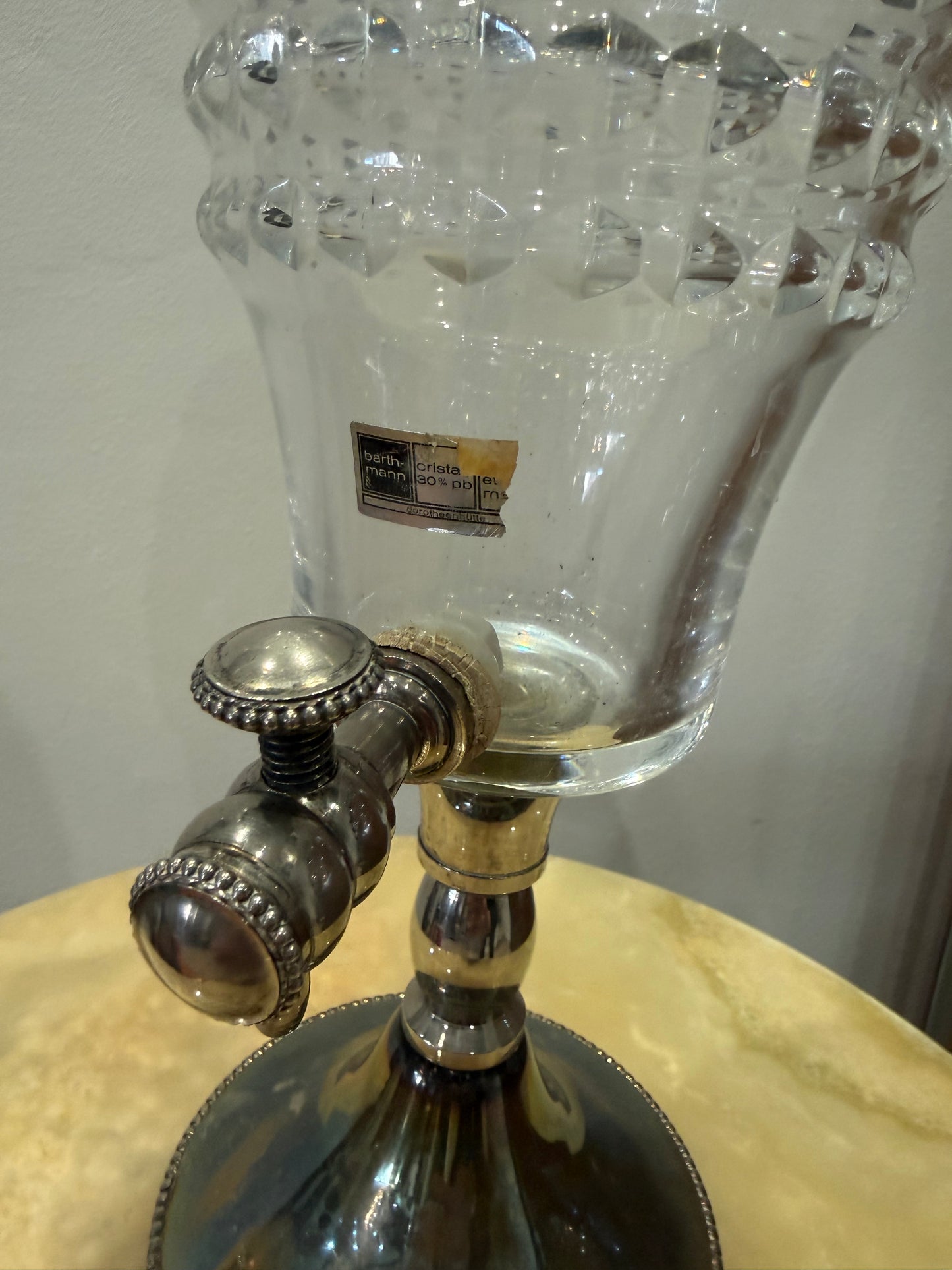 Fontaine à absinthe en cristal taillé et métal argenté – Barthmann