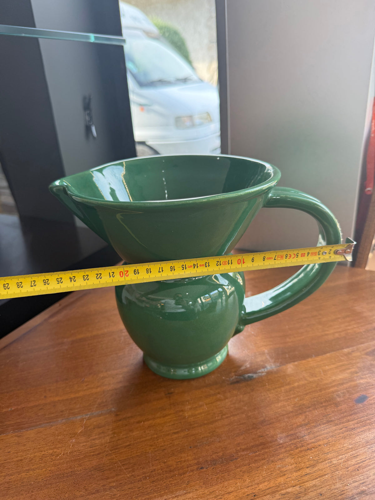 pichet / Pot à eau monumental en faïence émaillée verte – HB Quimper, période Art Déco