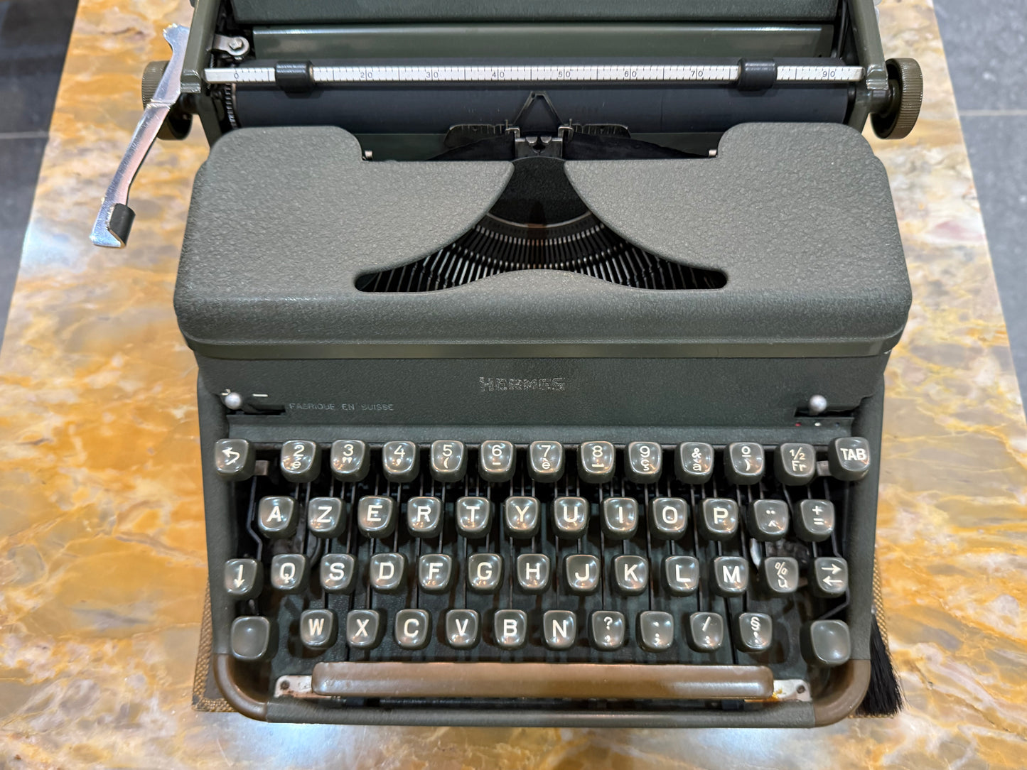 Machine à écrire vintage HERMES – Fabriquée en Suisse – Clavier AZERTY – Années 1950/1960