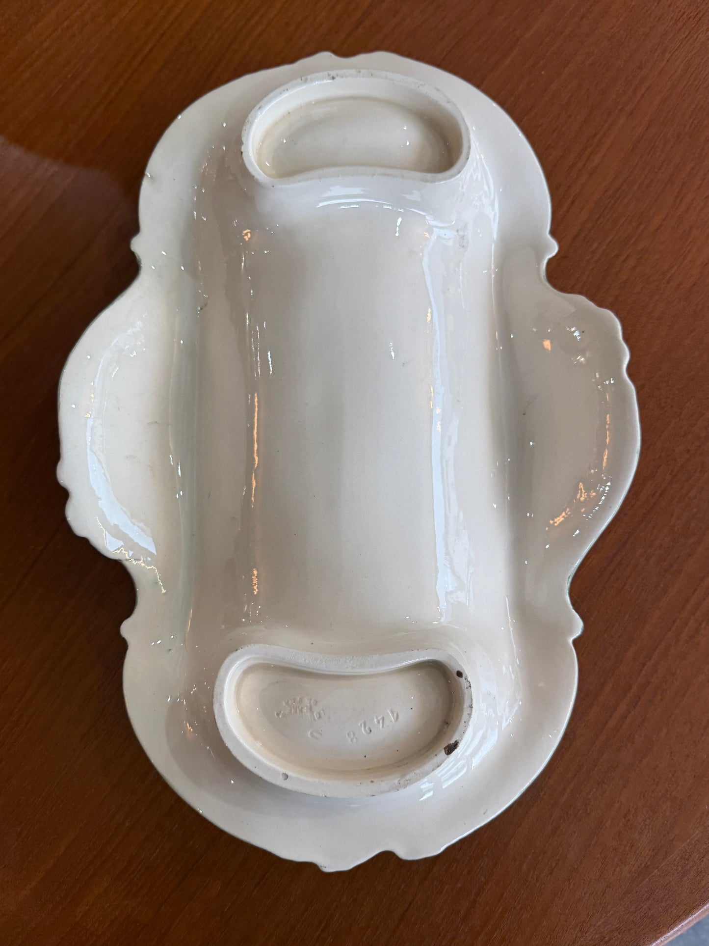 Plat ancien Longchamps Terre de Fer – Modèle 1428 – Décor floral & asperges en relief – 39 x 23 cm