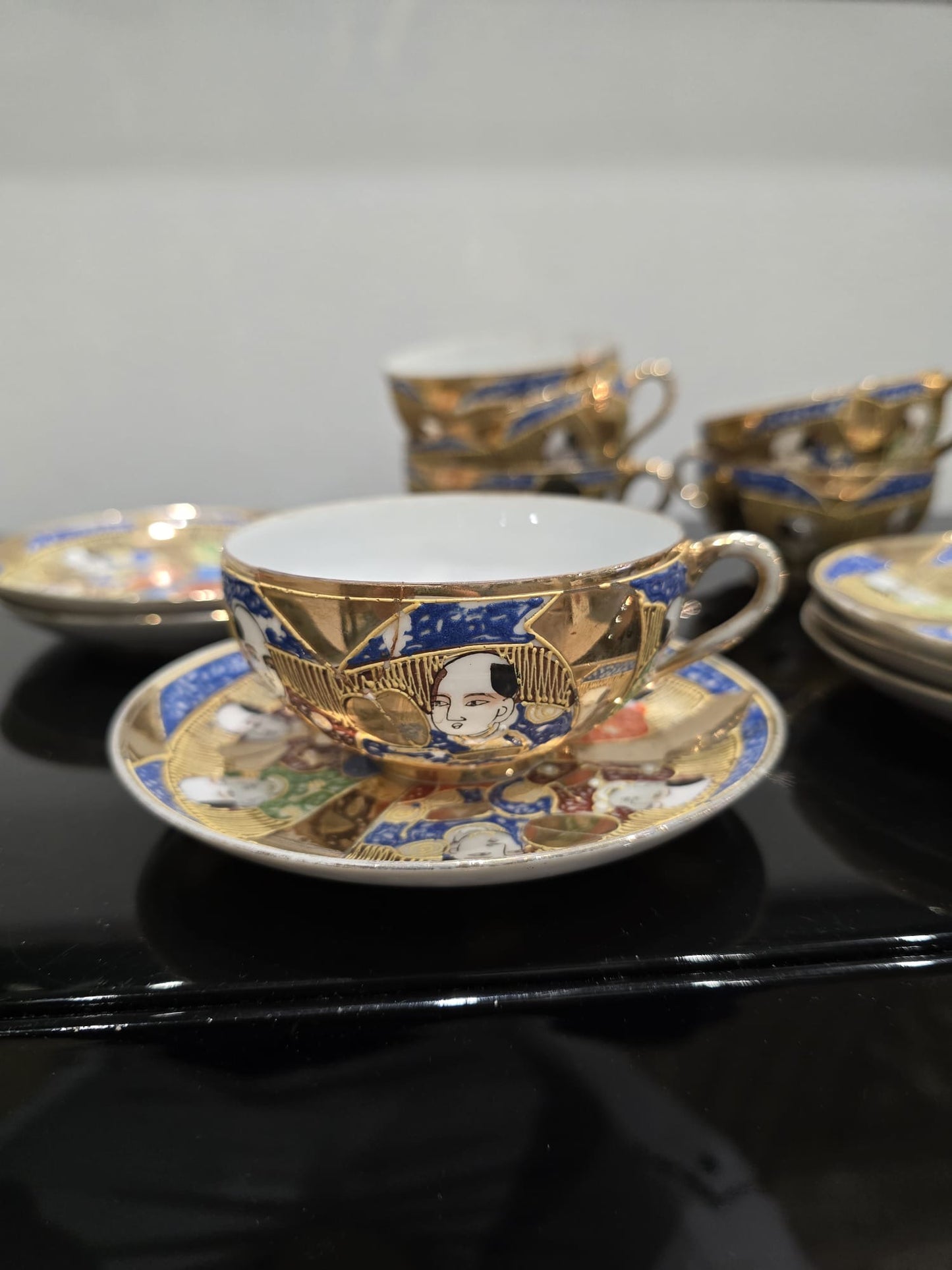 Service à thé japonais Satsuma doré – 6 tasses, soucoupes et pichets – Japon