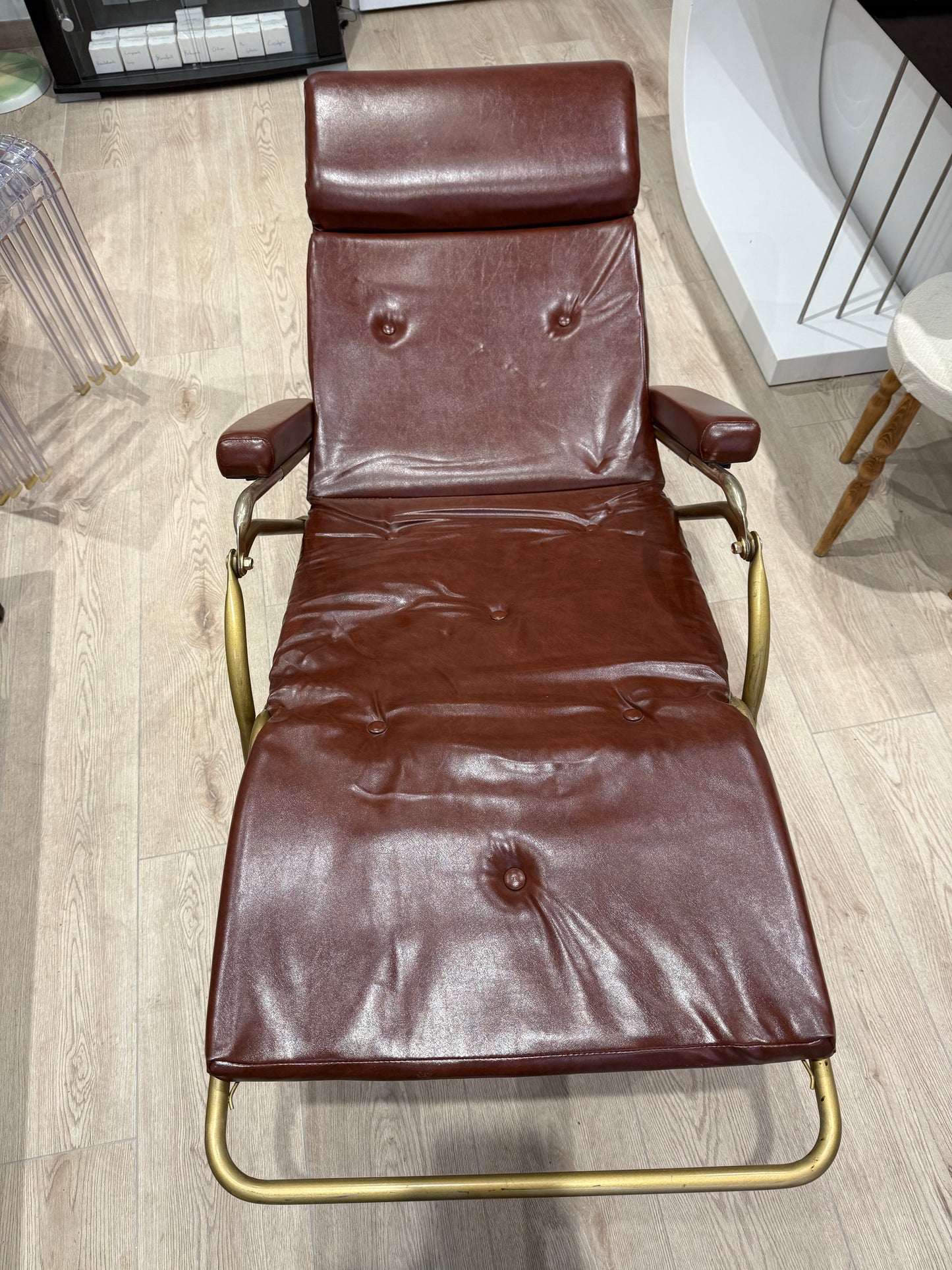 Fauteuil relax inclinable LAMA en cuir marron et structure tubulaire – Italie – Années 1960/1970