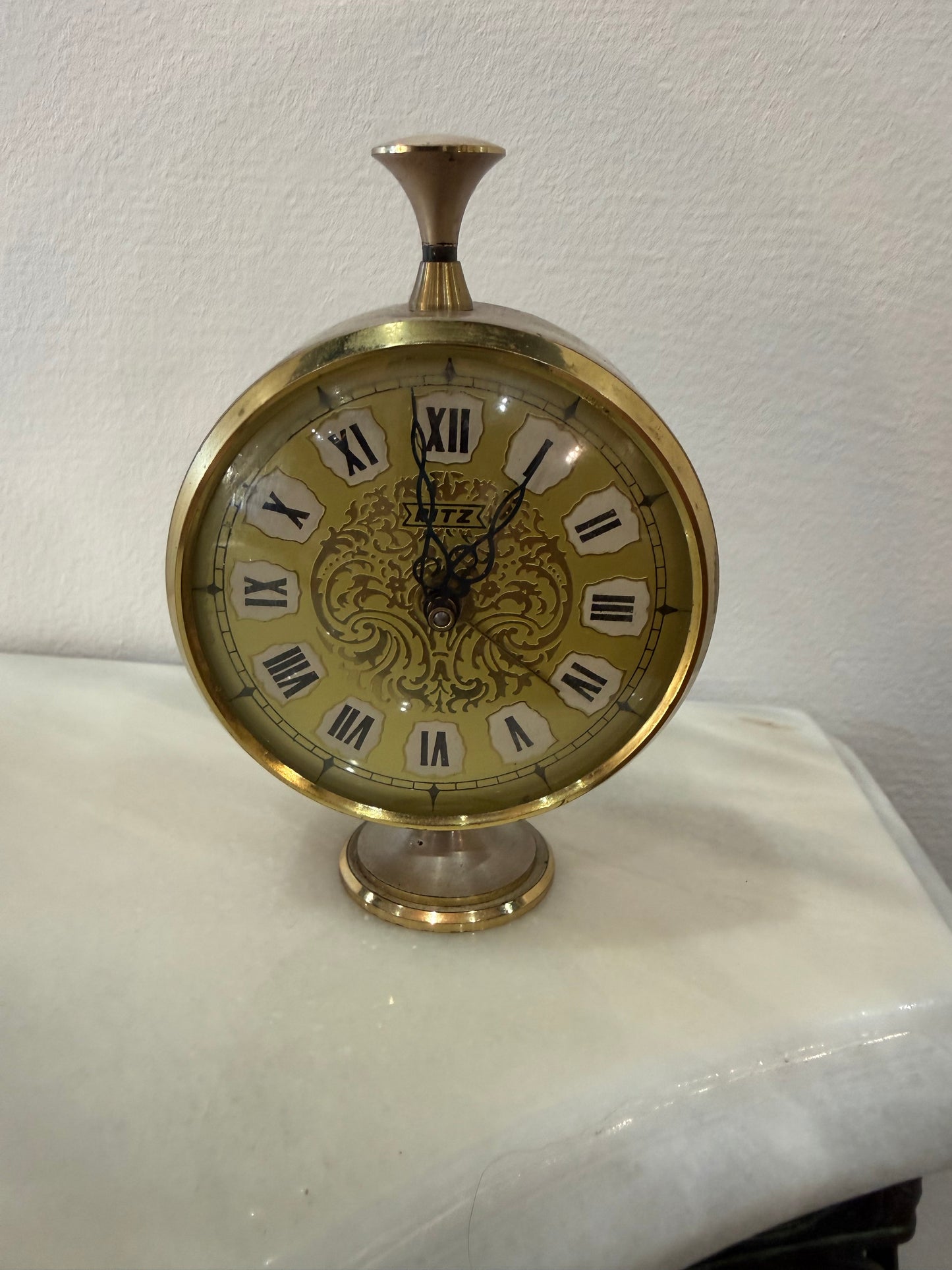 Horloge réveil vintage RITZ – Mécanique à remonter – Italie, années 1960