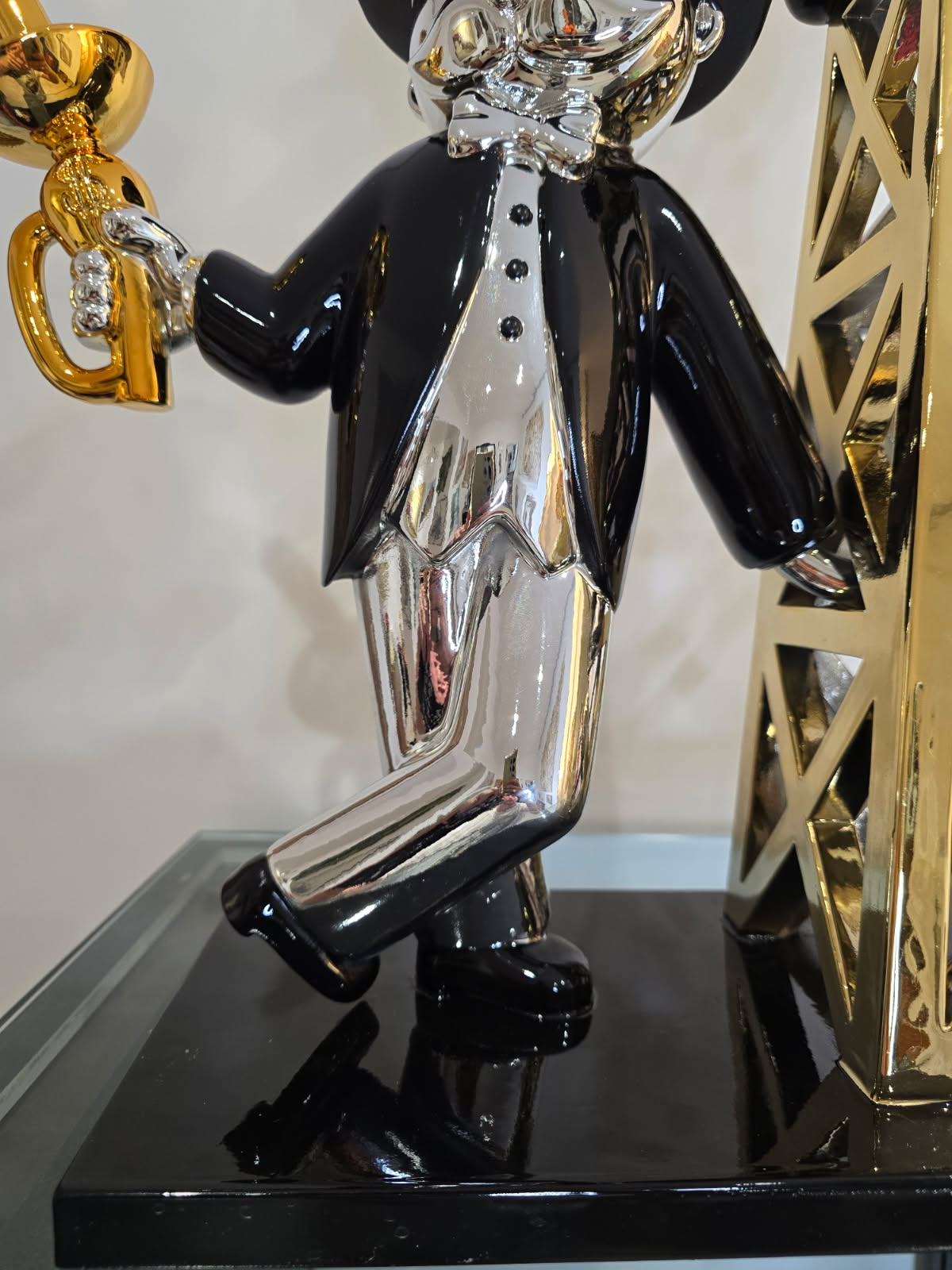 Sculpture de luxe- "Rich Oncle & Oil Tower" 42cm