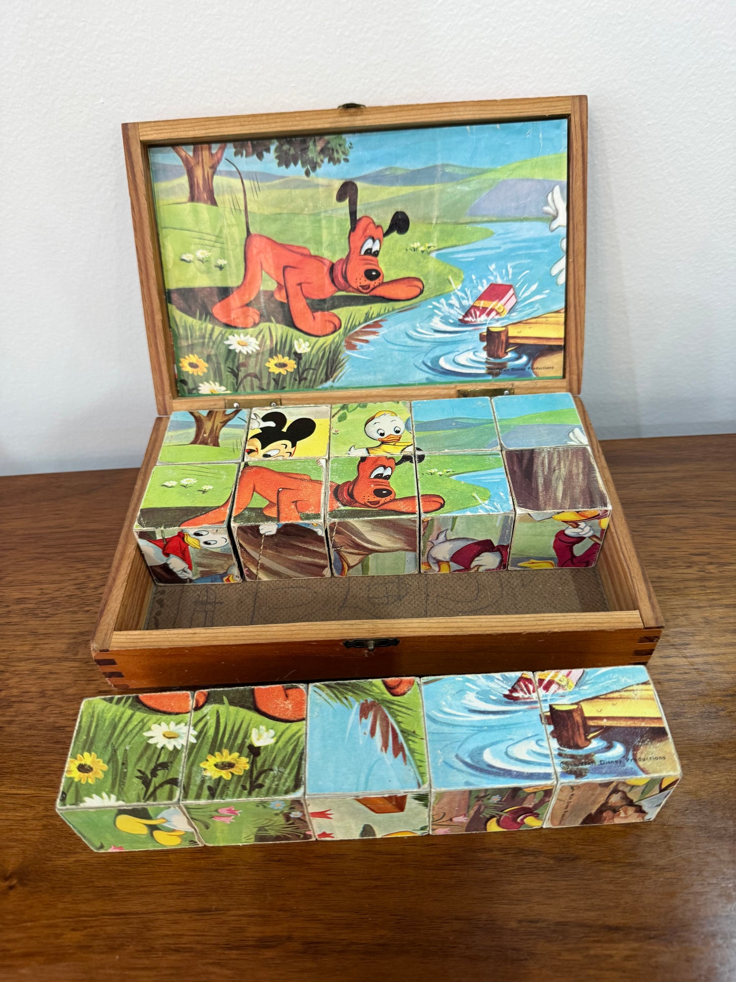 Jeu de cubes puzzle Disney vintage en bois – Mickey, Donald, Pluto et les neveux – Coffret ancien