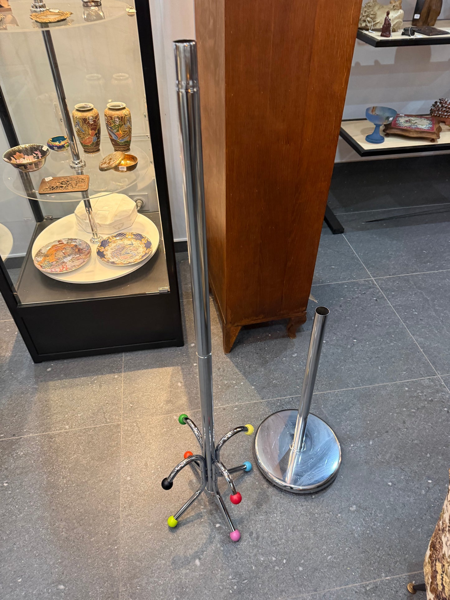 Portemanteau vintage chromé – Boules multicolores – Style 1970