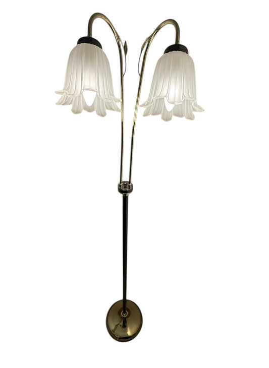 Lampadaire à double tulipe en verre opalin – Laiton et chrome – Style Art Nouveau – Années 1970