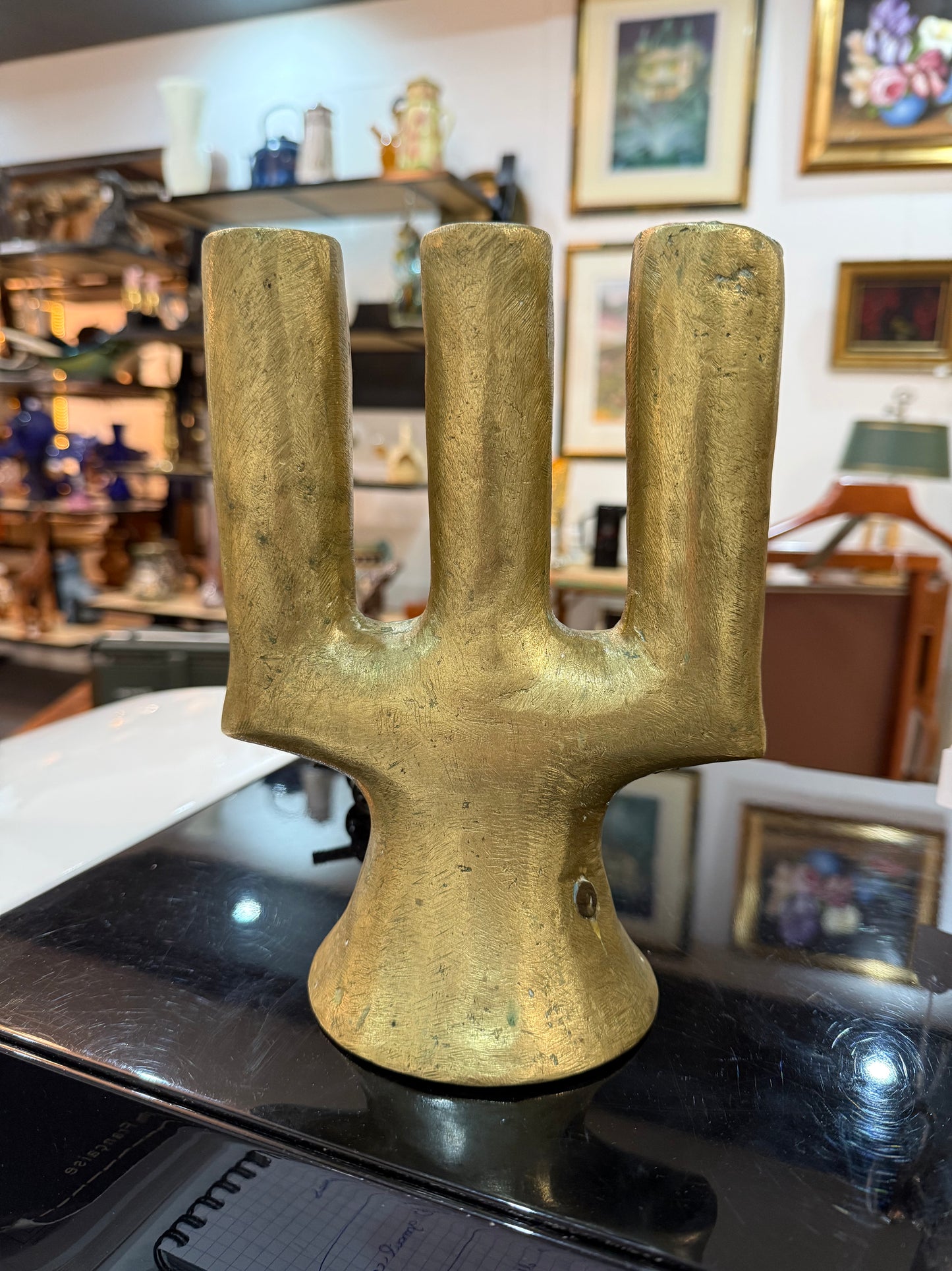 Chandelier artisanal en laiton massif – Pièce unique – Tchad