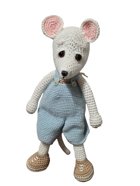 Souris salopette amigurumi