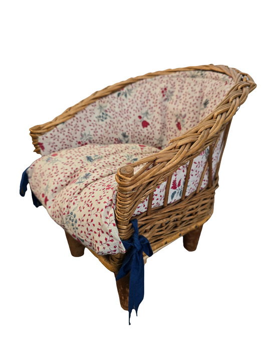 Chaise de poupée en osier