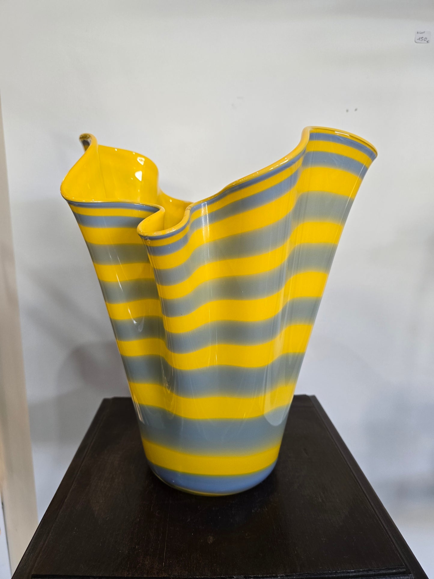 Vase en verre soufflé Alicja – Rayures jaunes & grises – Forme libre – H.31 cm