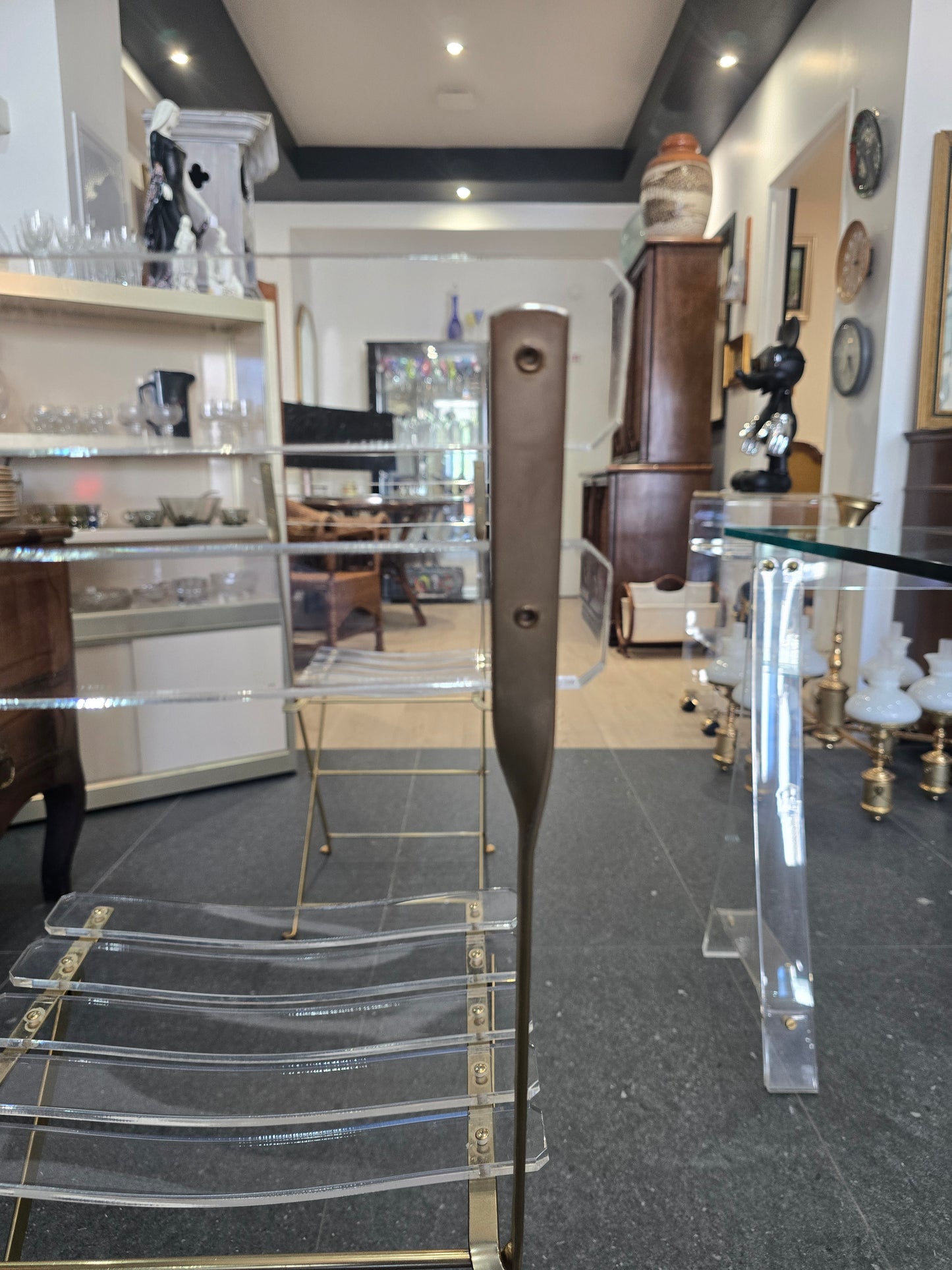 Marais International – Table & 2 chaises « Les Invisibles de Marais »