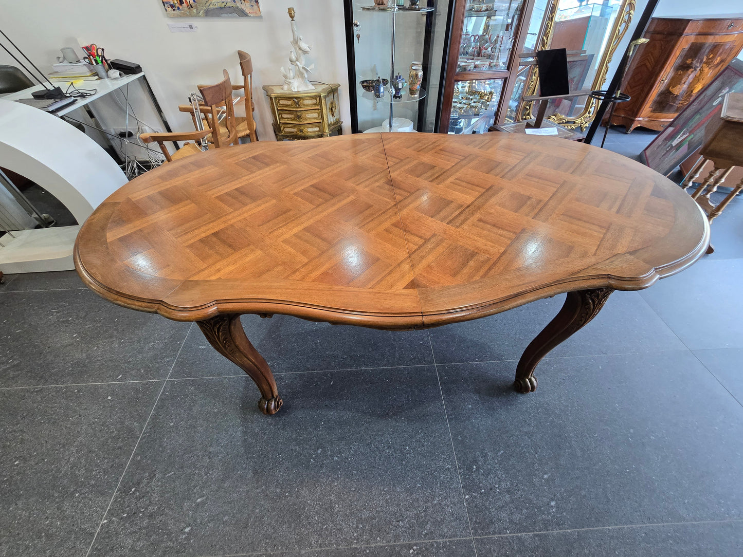Table de salle à manger extensible – Style Louis XV – Plateau marqueté 1m80 - 3m30