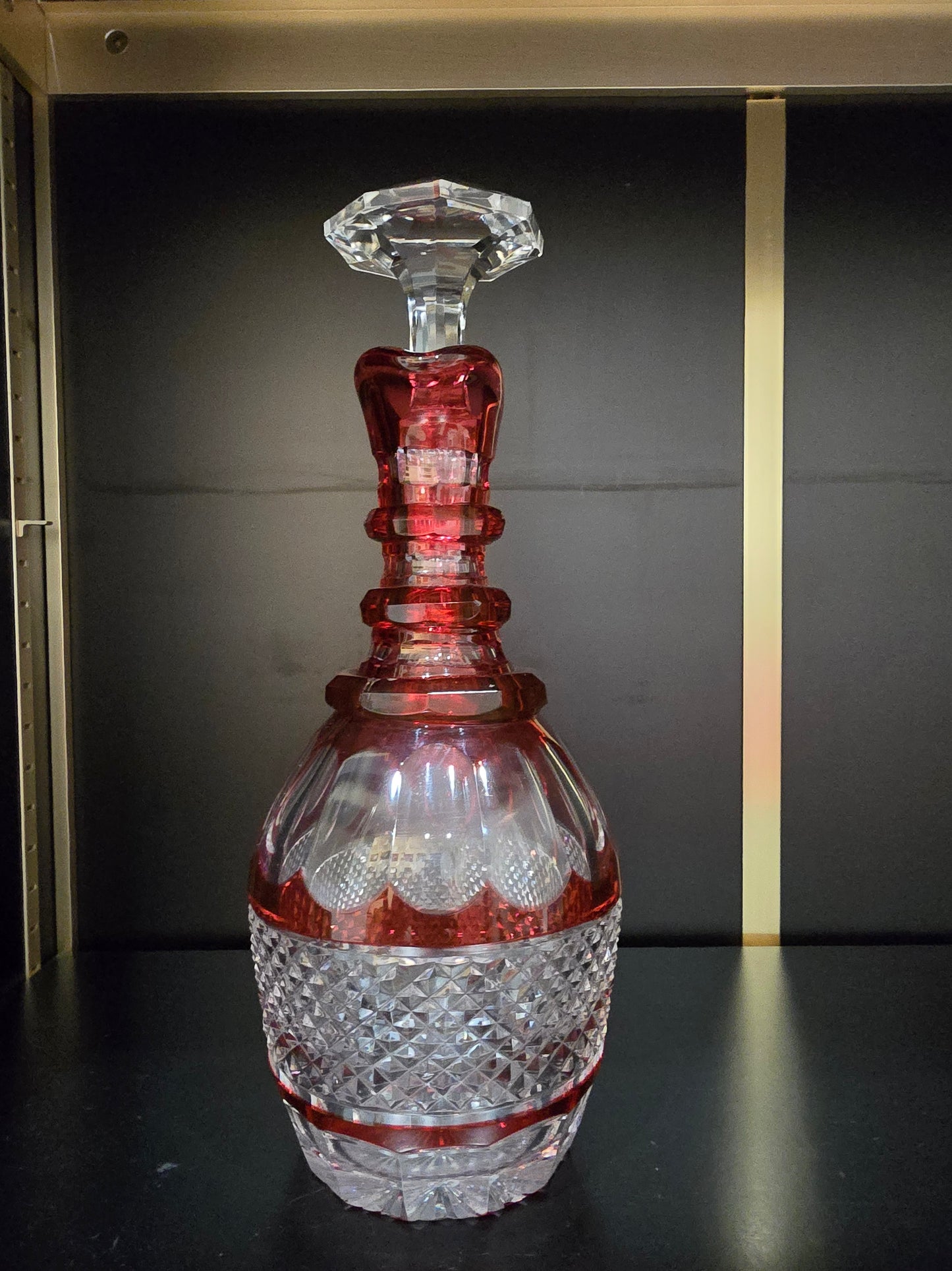 Carafe aiguière en cristal doublé rouge – Saint-Louis
