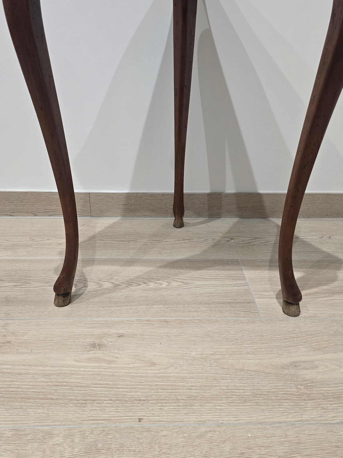 Table d'Appui Triangulaire à Écritoire – Estampillée André Mailfert (Orléans) – Style Louis XV