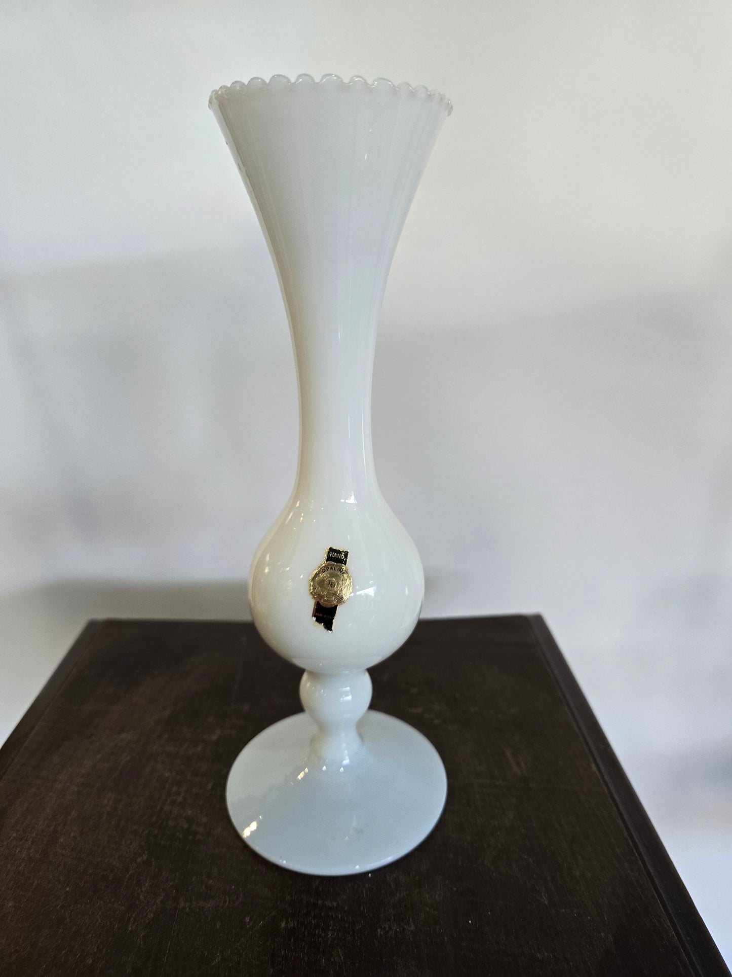Vase en verre opalin blanc – Travail artisanal