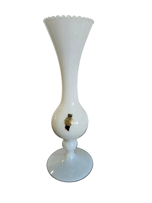 Vase en verre opalin blanc – Travail artisanal