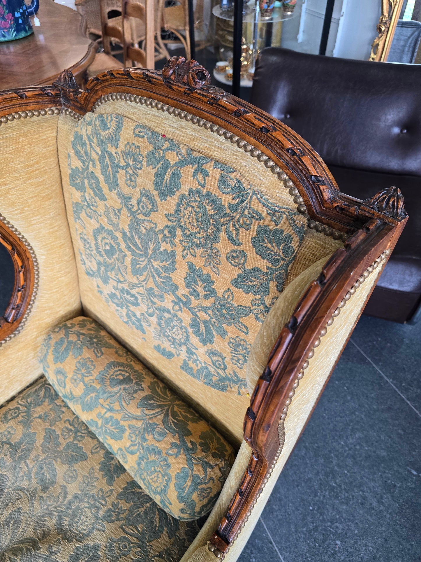 fauteuils bergères Louis XVI – paire dépareillées – XIXe / début XXe