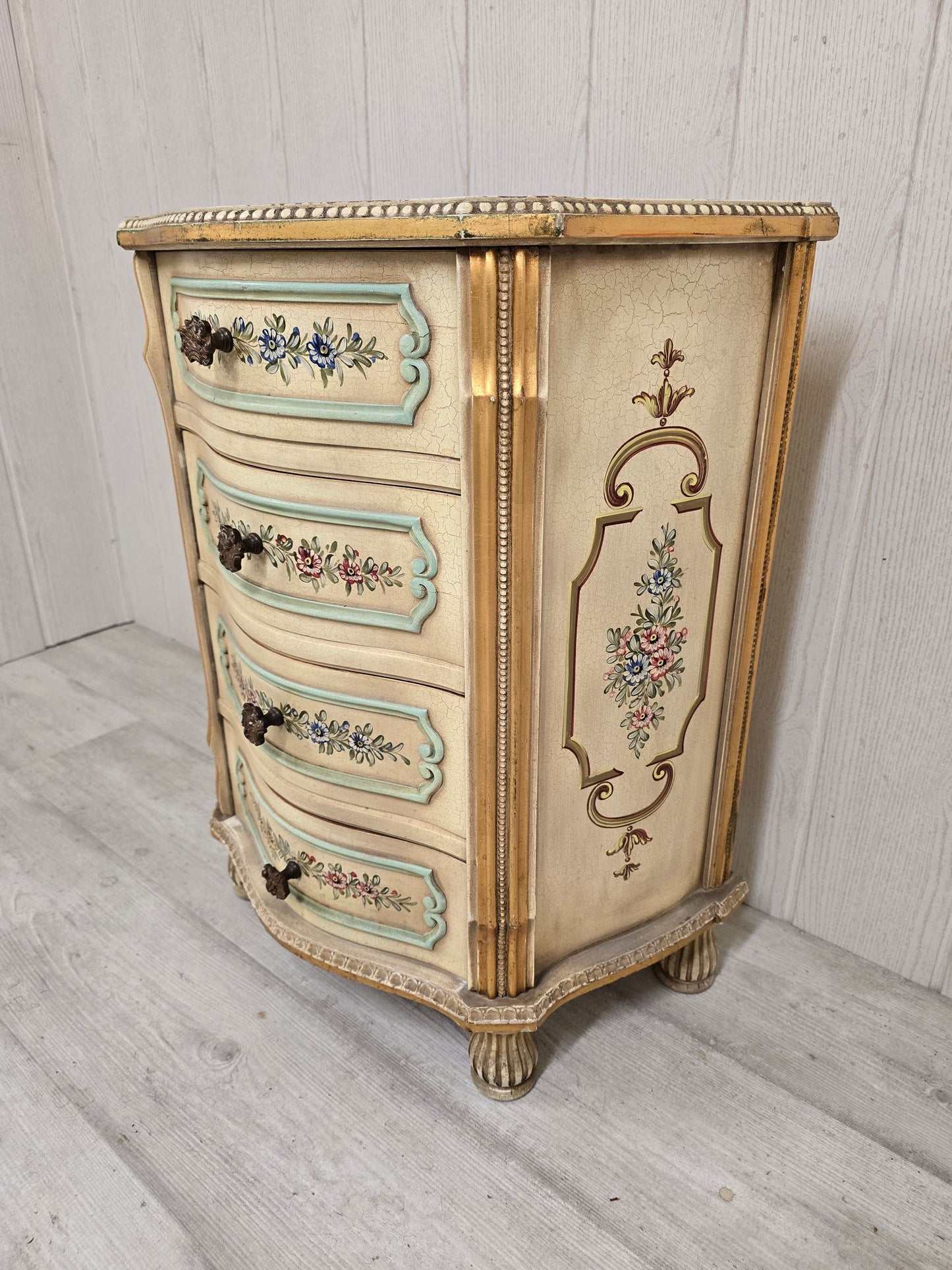 Petite chiffonnier vénitienne florale – Bois laqué & dorure – Vers 1950