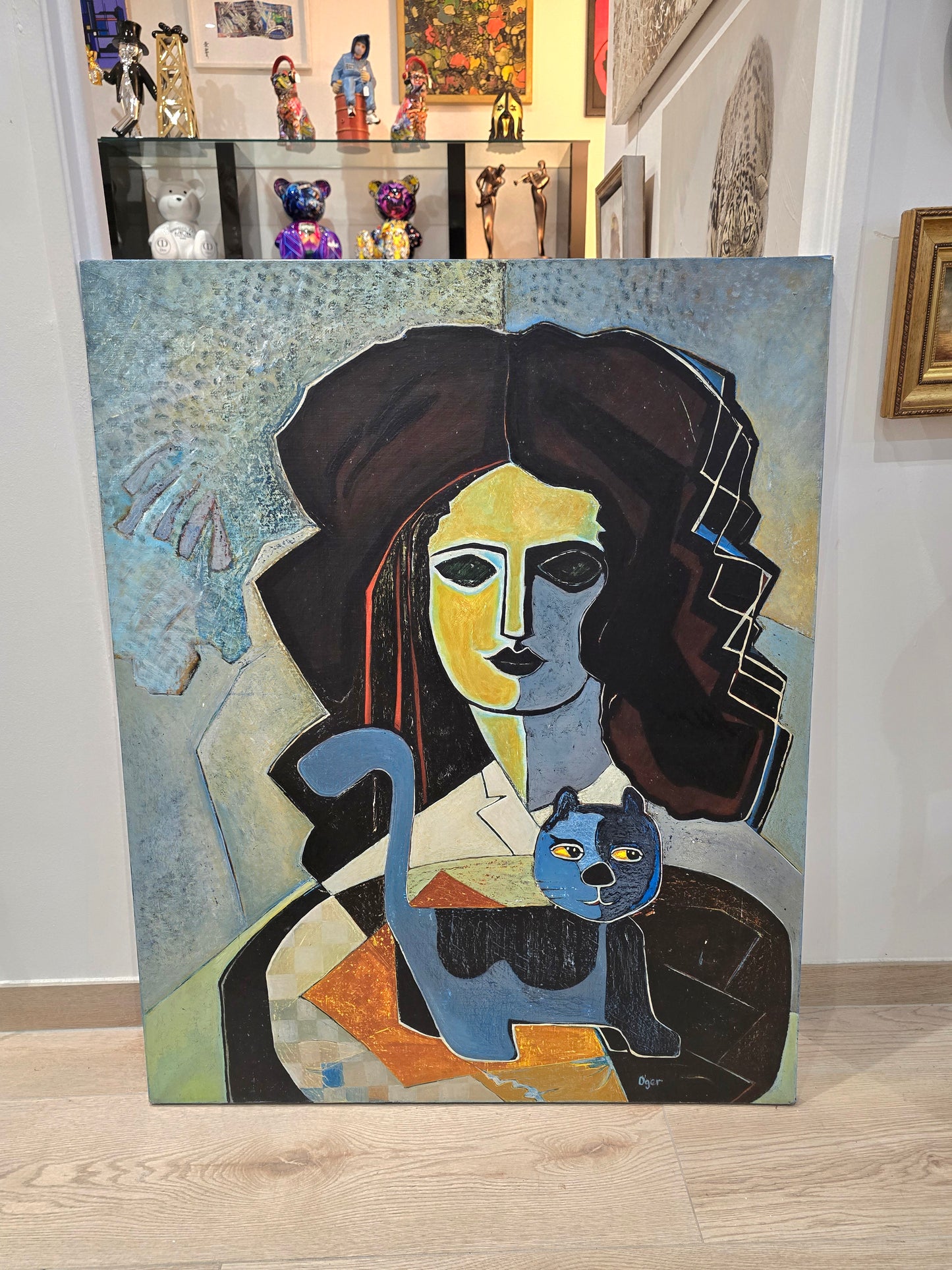 Tableau contemporain figuratif signé Oger – Femme au chat, composition moderniste, XXᵉ siècle