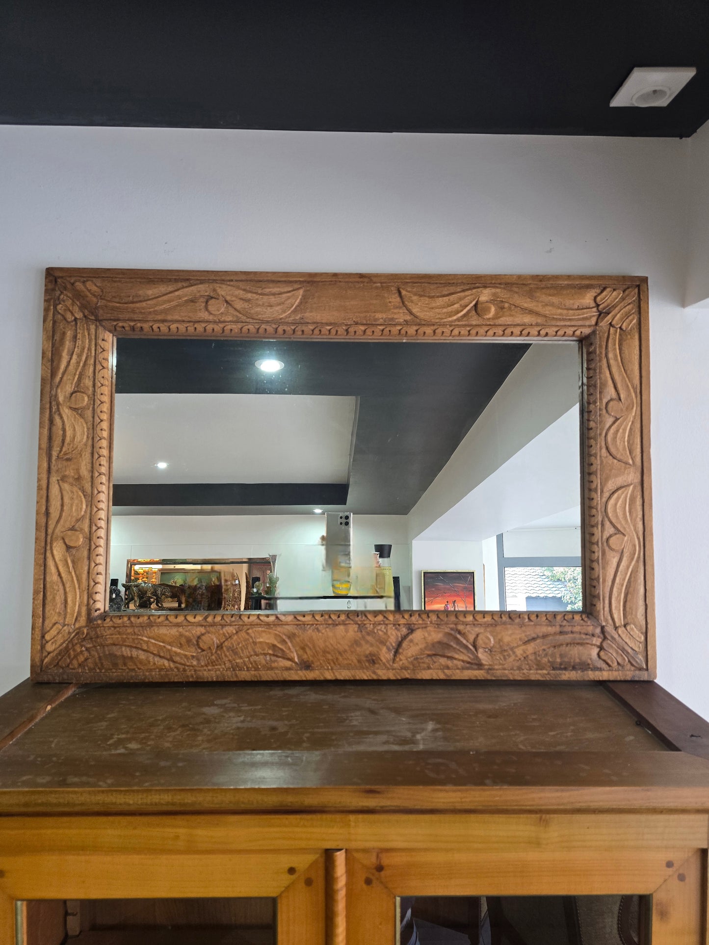 Grand miroir mural en bois sculpté – travail artisanal