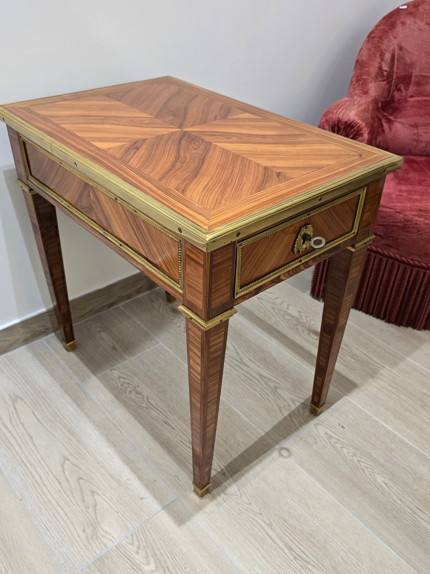 Table d’appoint marqueterie ancienne style directoire empire