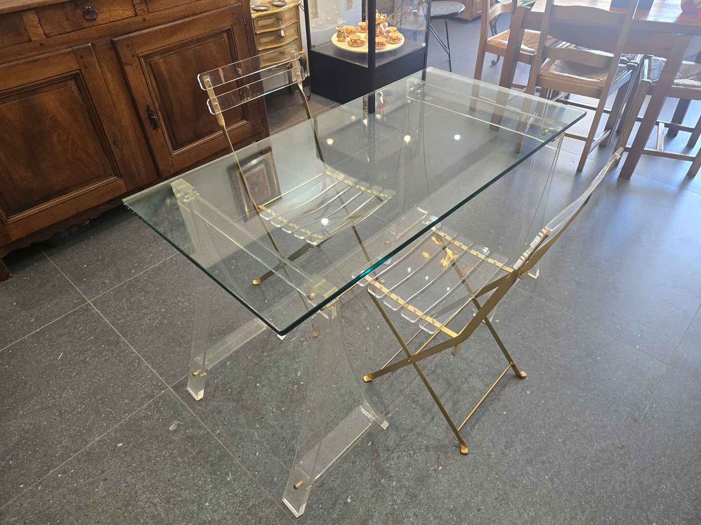 Marais International – Table & 2 chaises « Les Invisibles de Marais »