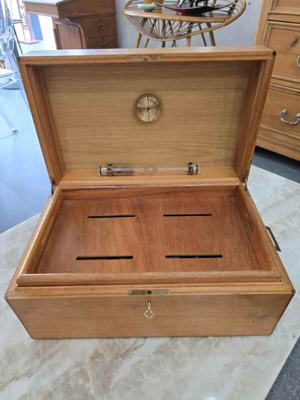 Cave à cigares vintage en bois – Hygromètre intégré et clé