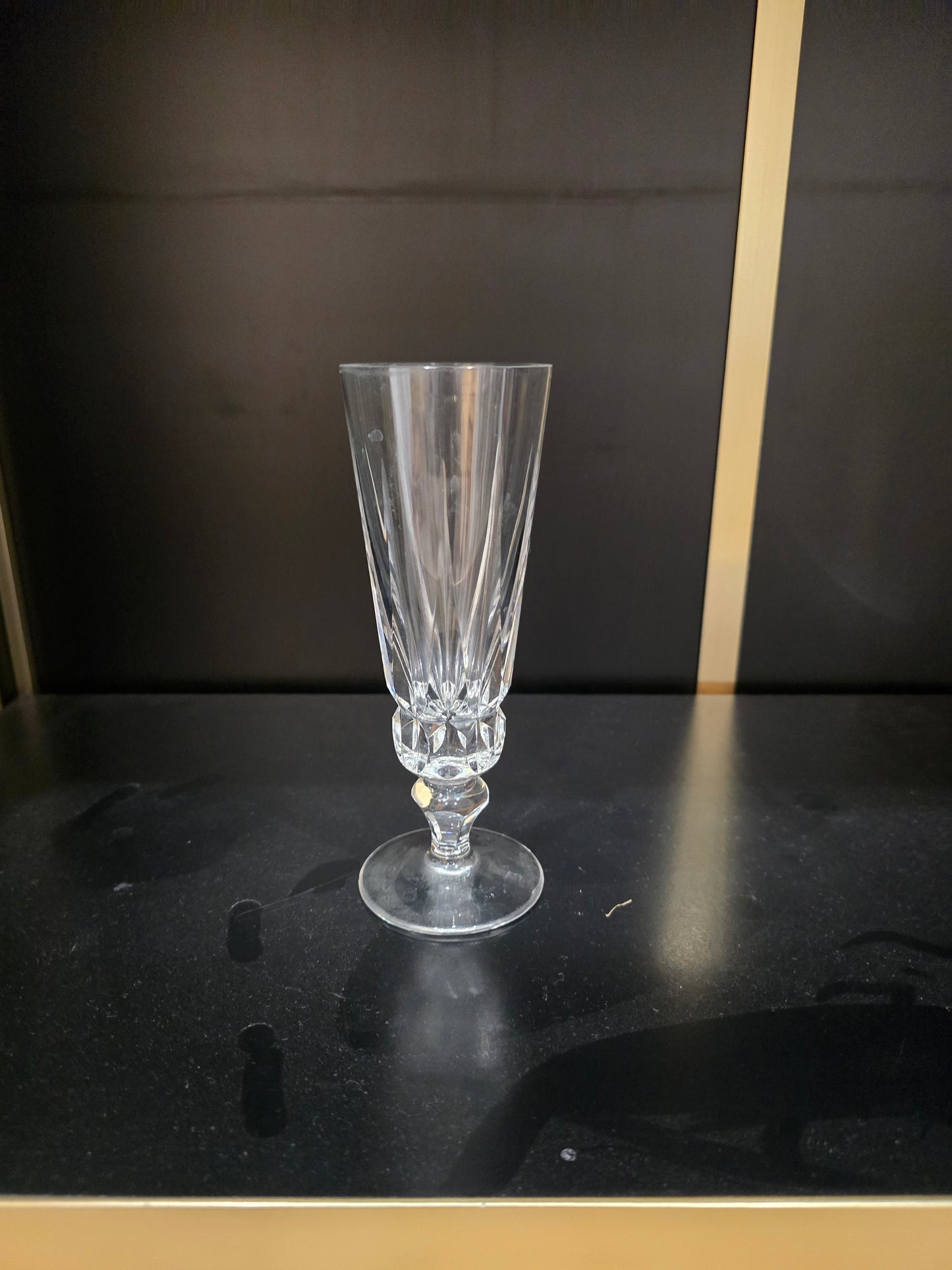 12 flûtes à champagne Saint-Louis modèle Guernesey en cristal taillé