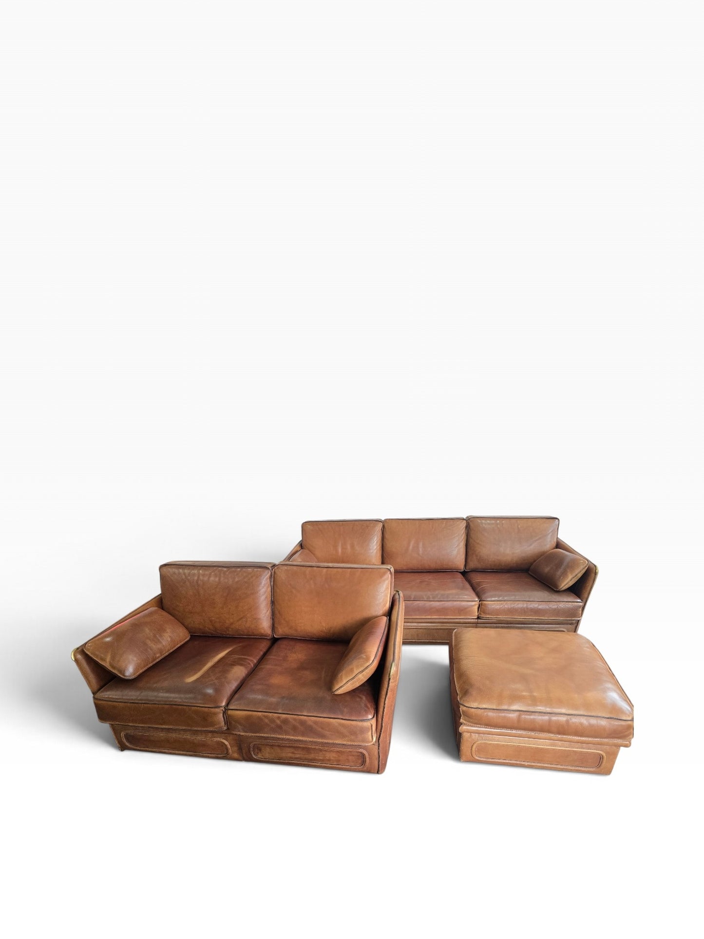 Salon Roche Bobois vintage années 80 – Cuir de buffle cognac – 2 canapés + pouf