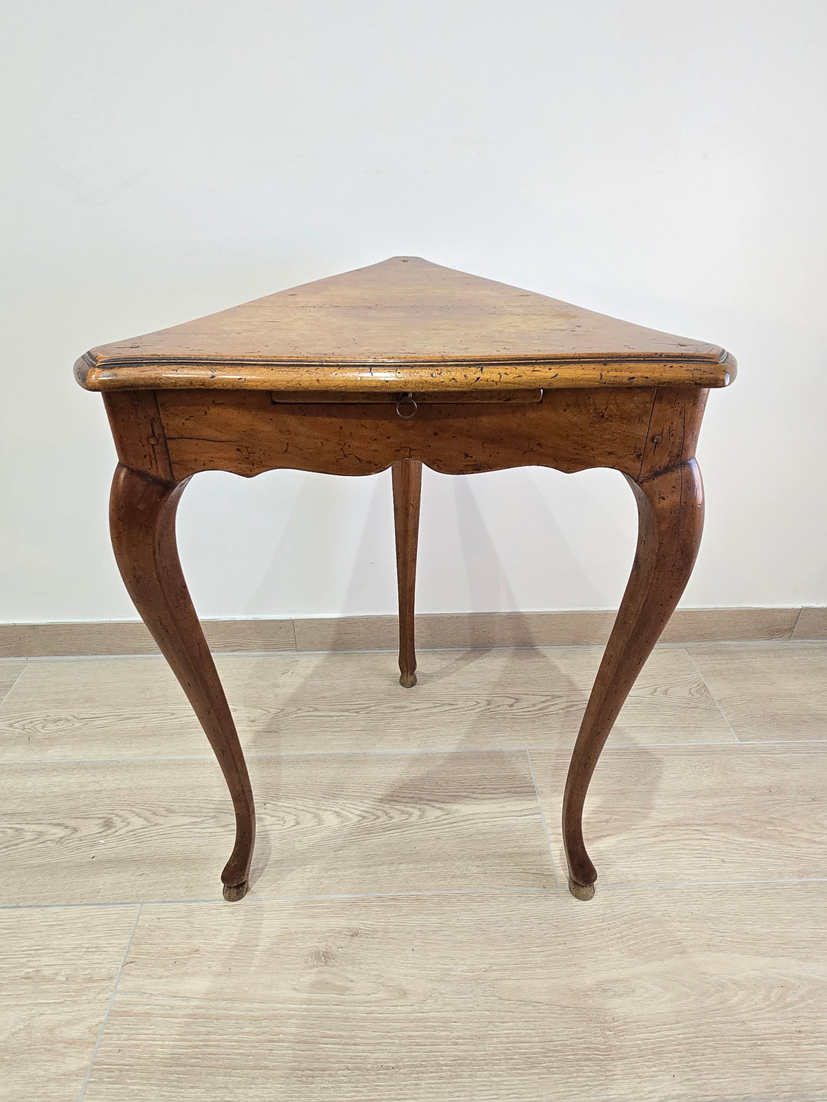 Table d'Appui Triangulaire à Écritoire – Estampillée André Mailfert (Orléans) – Style Louis XV