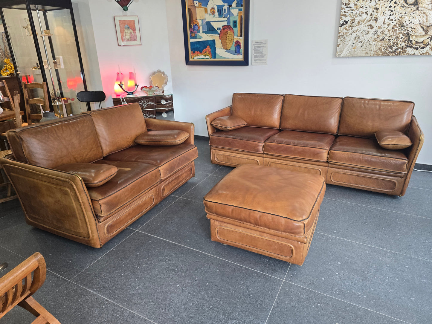 Salon Roche Bobois vintage années 80 – Cuir de buffle cognac – 2 canapés + pouf