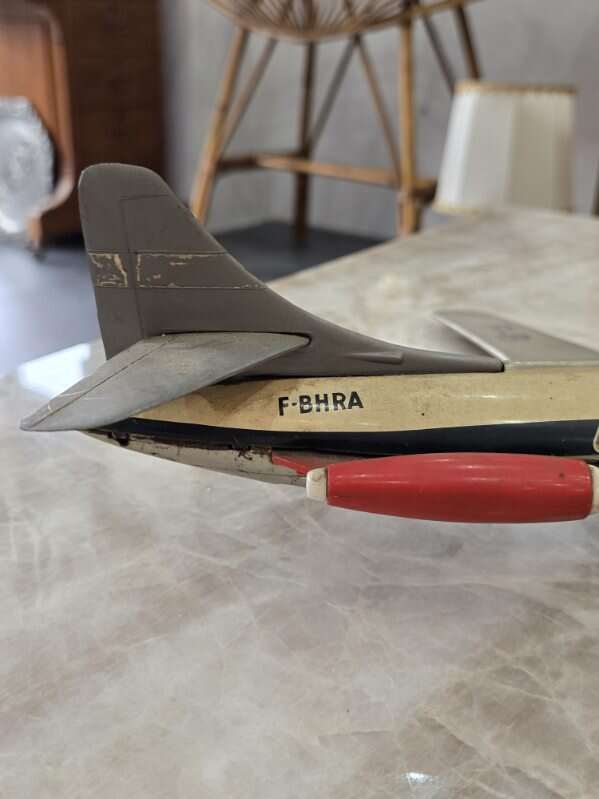 Avion maquette vintage "Caravelle" en métal – modèle Artois F-BHRA
