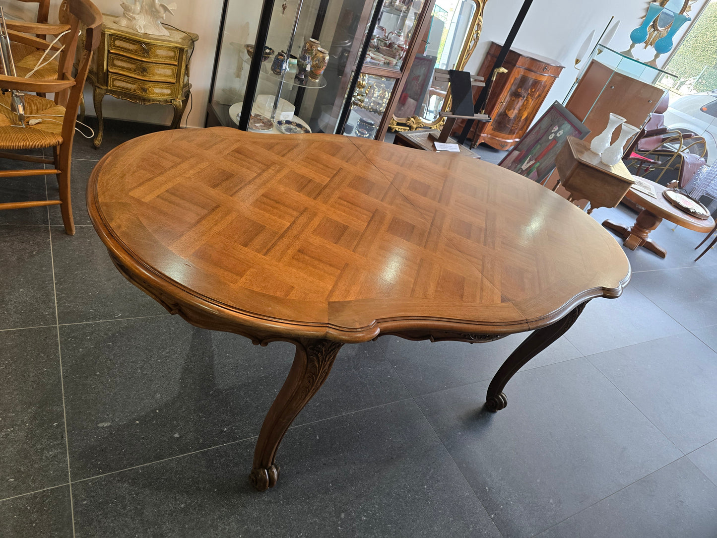 Table de salle à manger extensible – Style Louis XV – Plateau marqueté 1m80 - 3m30