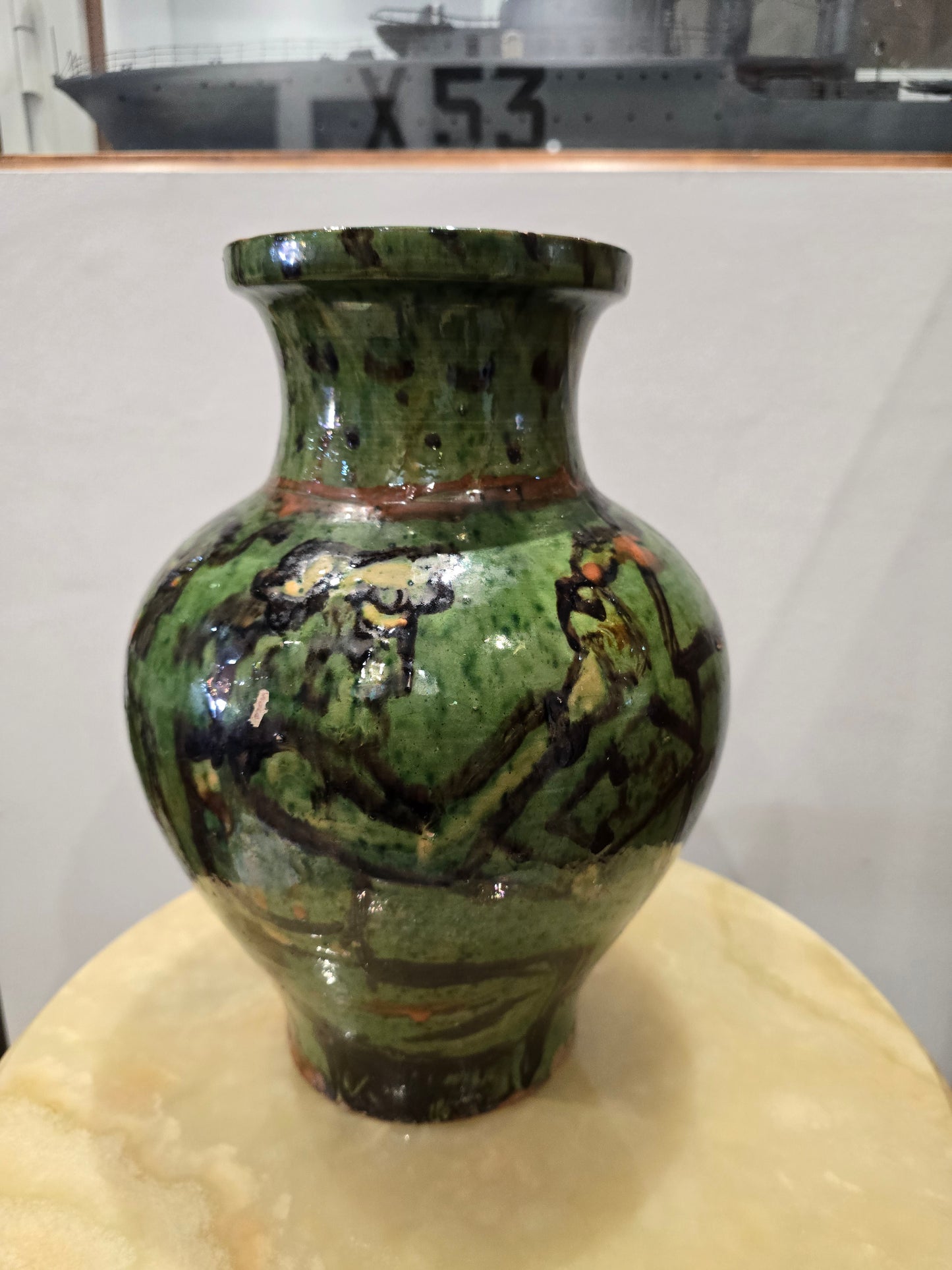 Vase en céramique vernissée – Décor vert et noir – Travail d’atelier