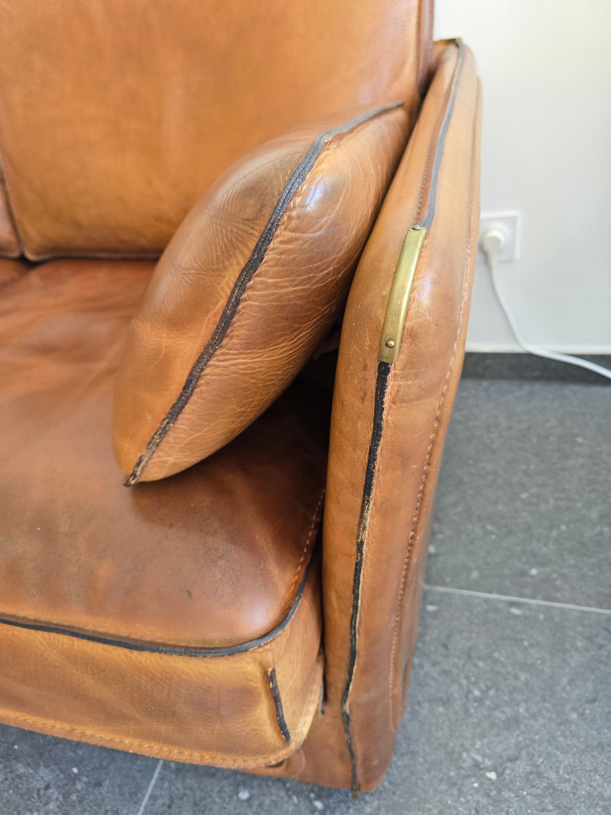 Salon Roche Bobois vintage années 80 – Cuir de buffle cognac – 2 canapés + pouf