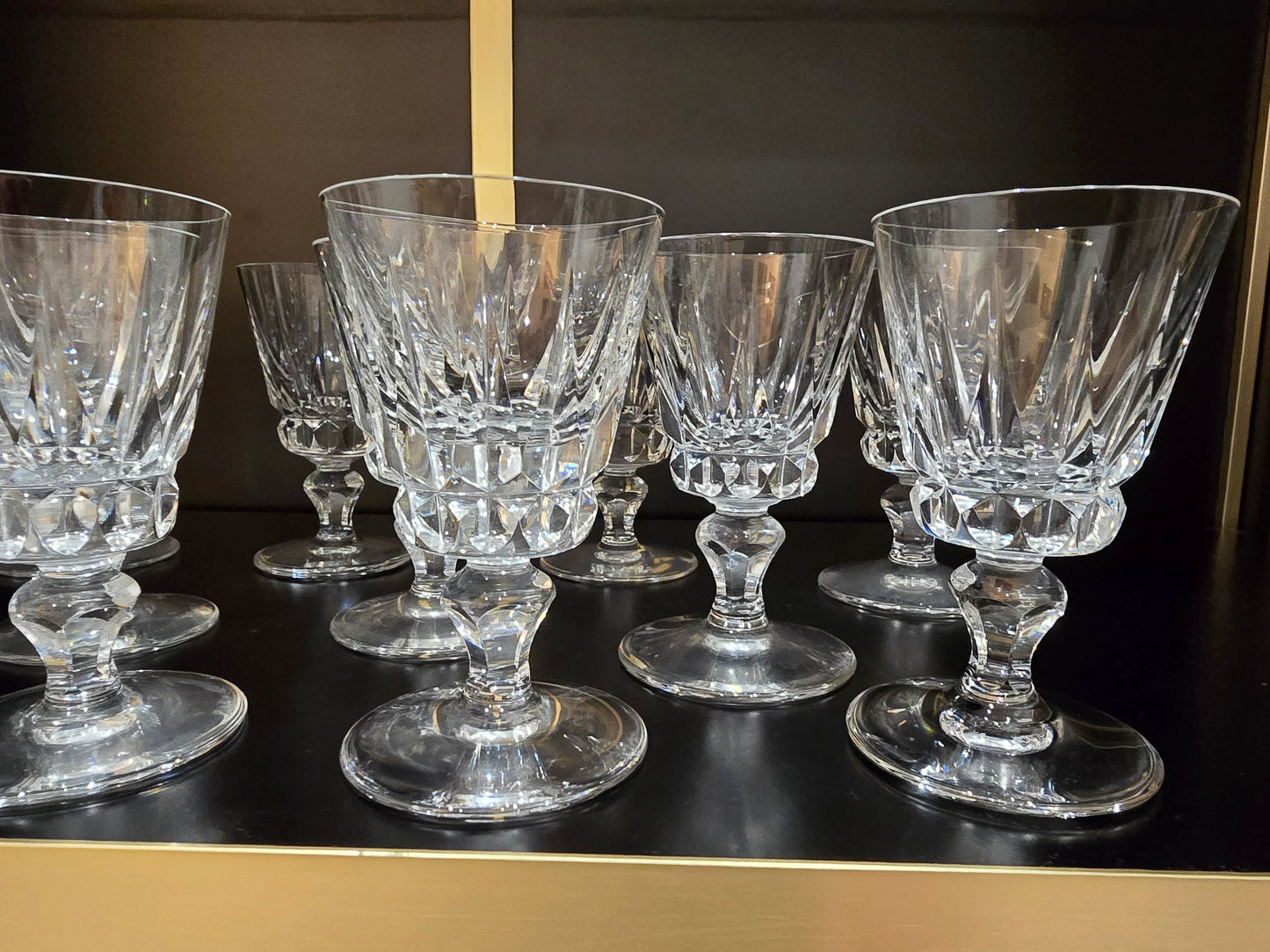 12 verres à vin Saint-Louis modèle Guernesey en cristal taillé