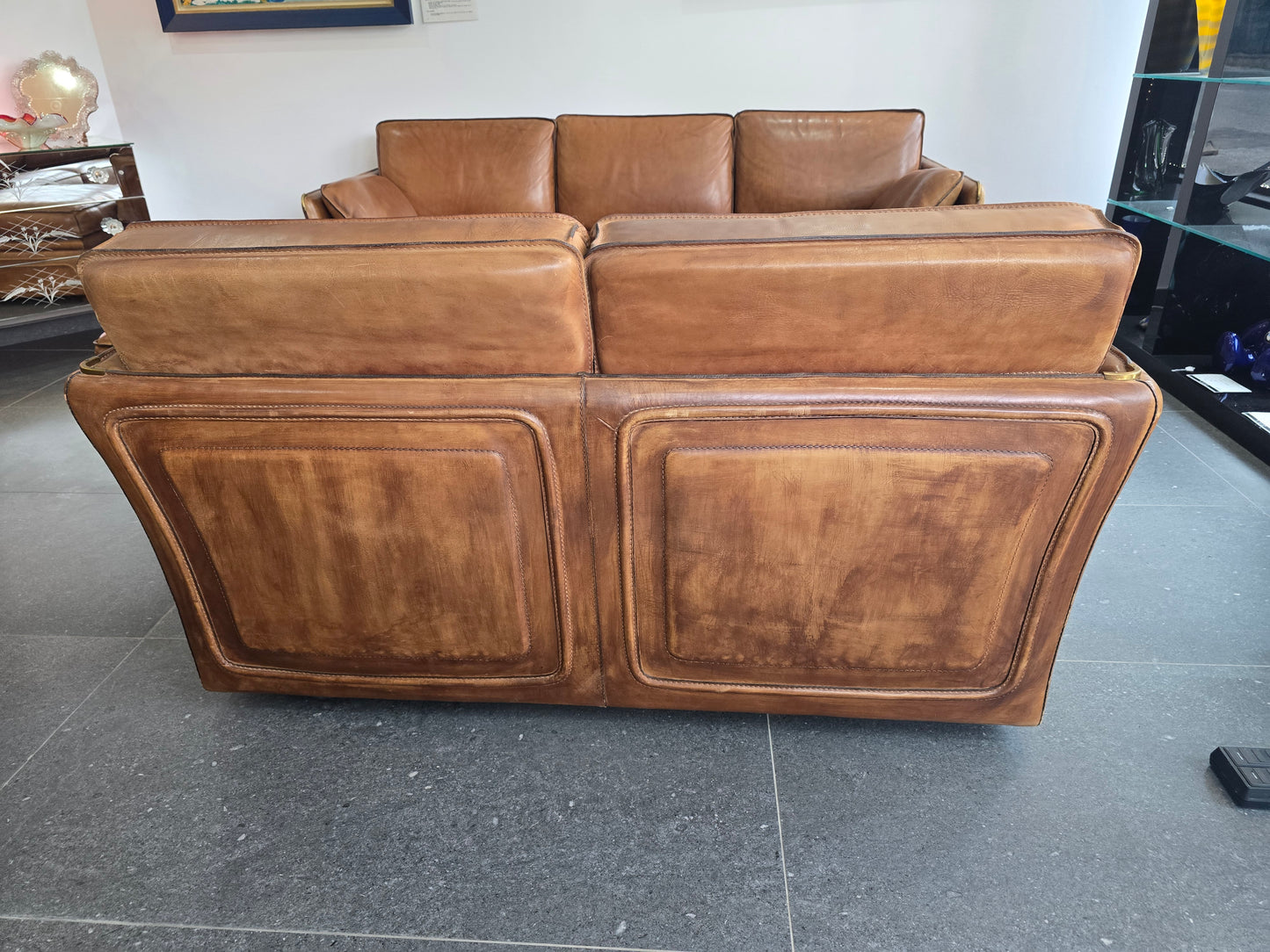 Salon Roche Bobois vintage années 80 – Cuir de buffle cognac – 2 canapés + pouf