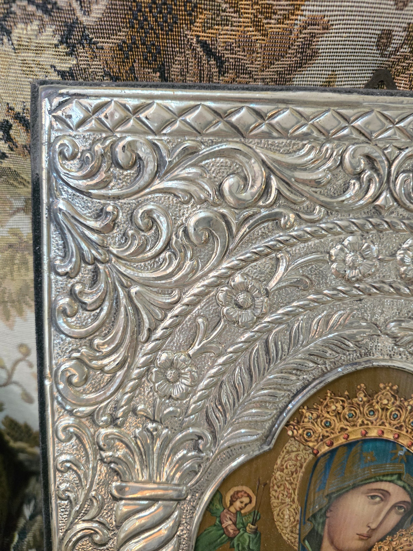 Icône religieuse orthodoxe – Vierge à l’Enfant – Cadre argent repoussé – 37×30 cm