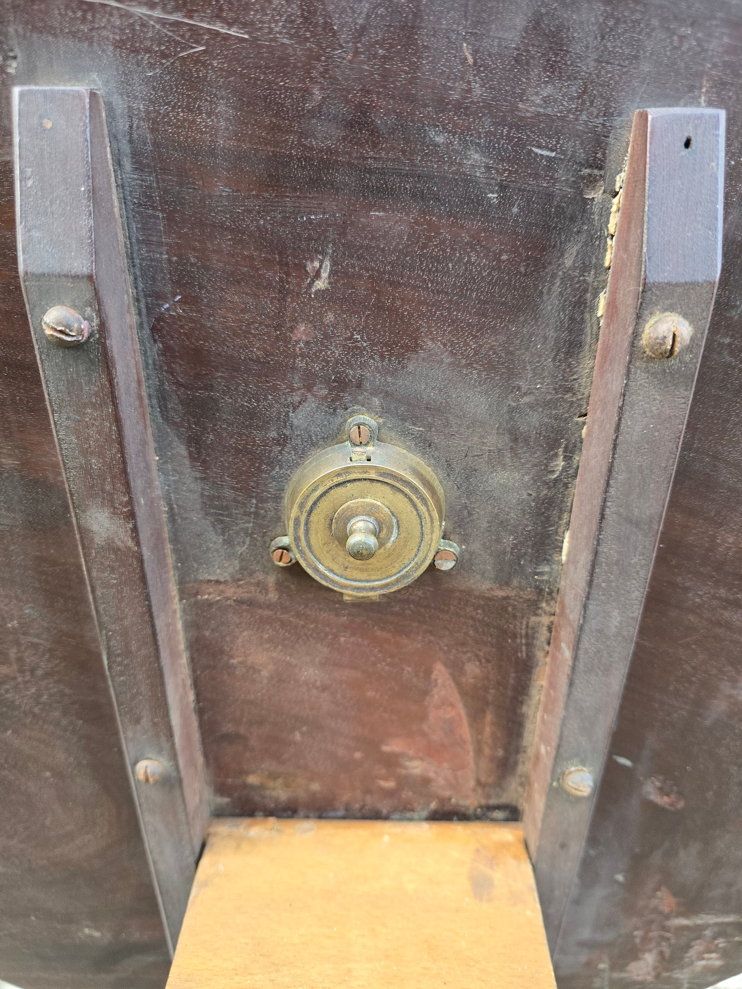 Guéridon tripode en acajou, à plateau basculant – Époque Directoire / début XIXᵉ siècle