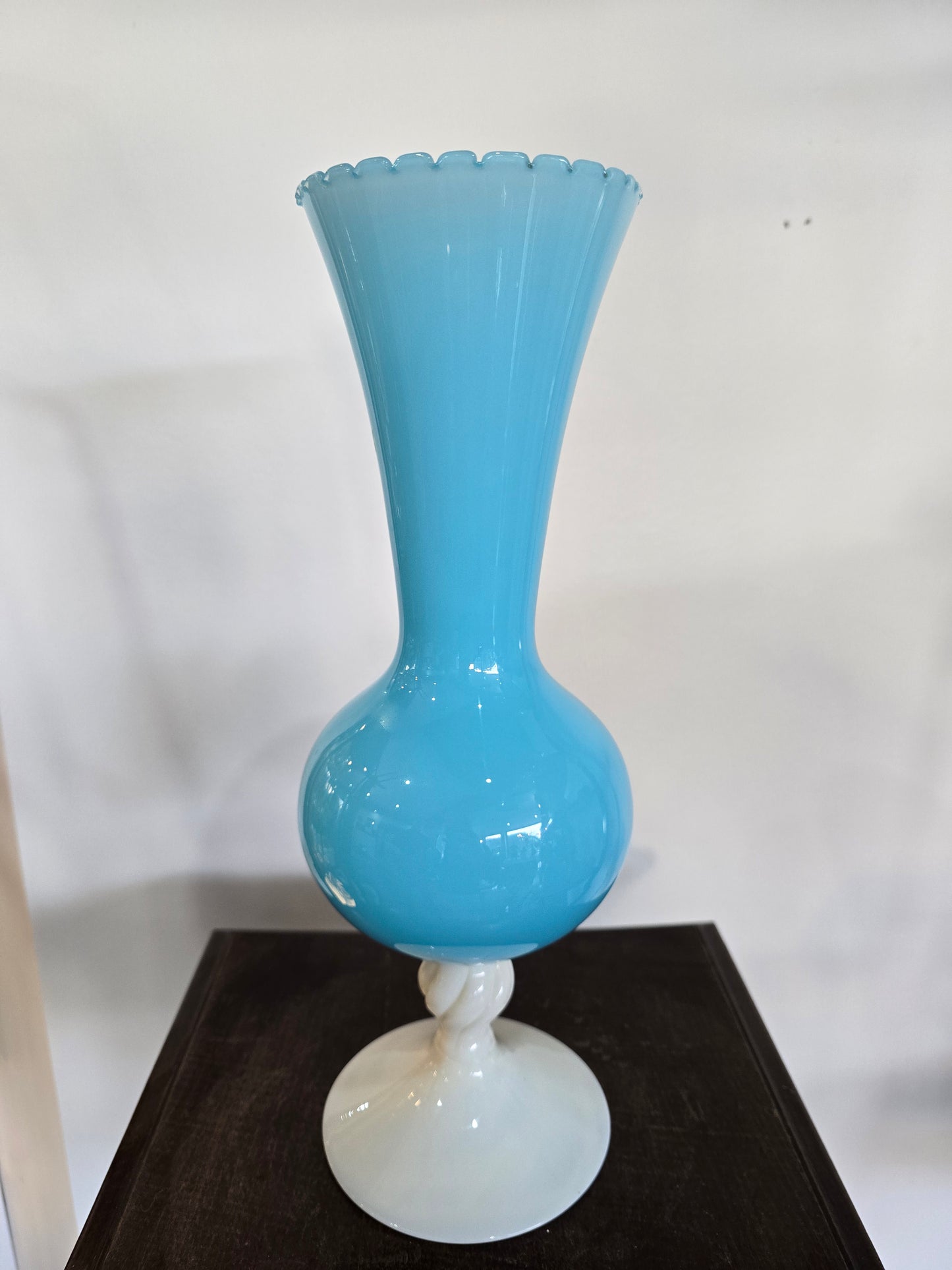 Paire de vase en verre soufflé bleu opalin – H. 35 cm
