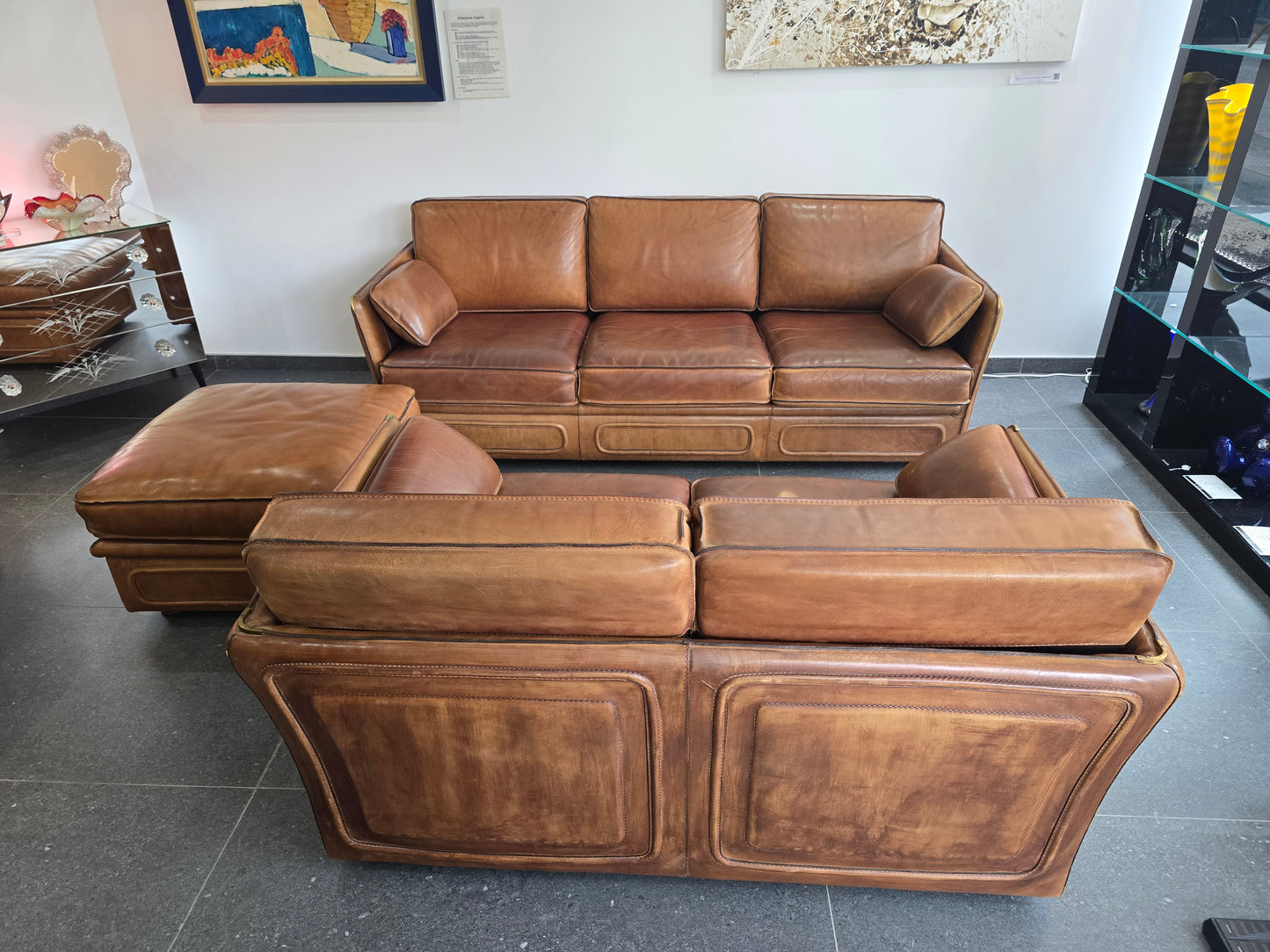 Salon Roche Bobois vintage années 80 – Cuir de buffle cognac – 2 canapés + pouf