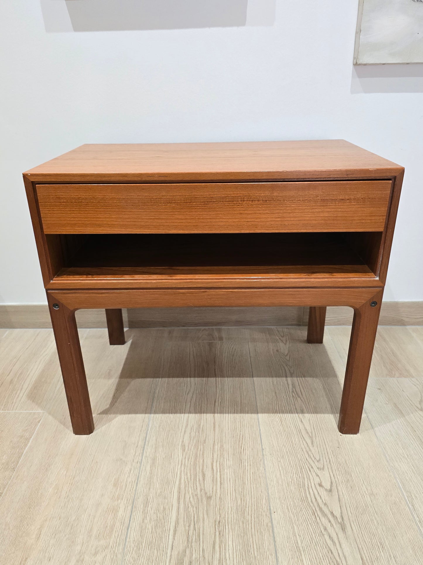 Table de chevet scandinave en teck – Made in Denmark – Années 60