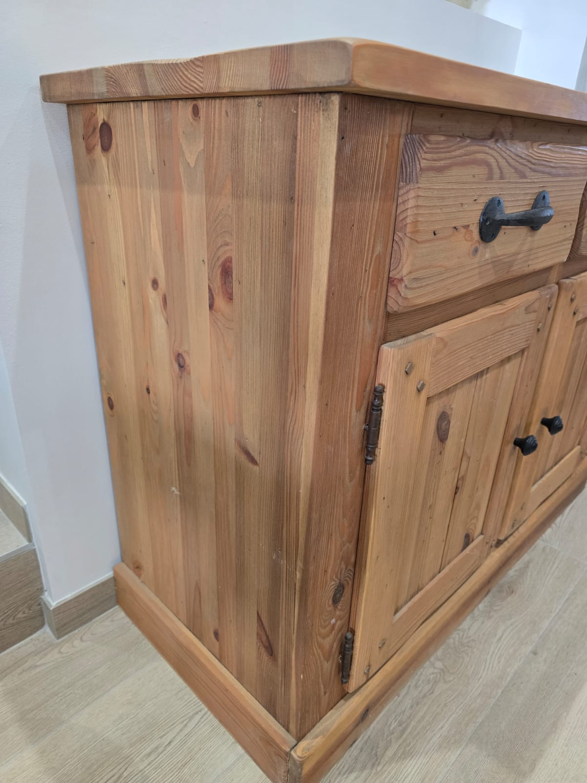 Buffet rustique en pin massif