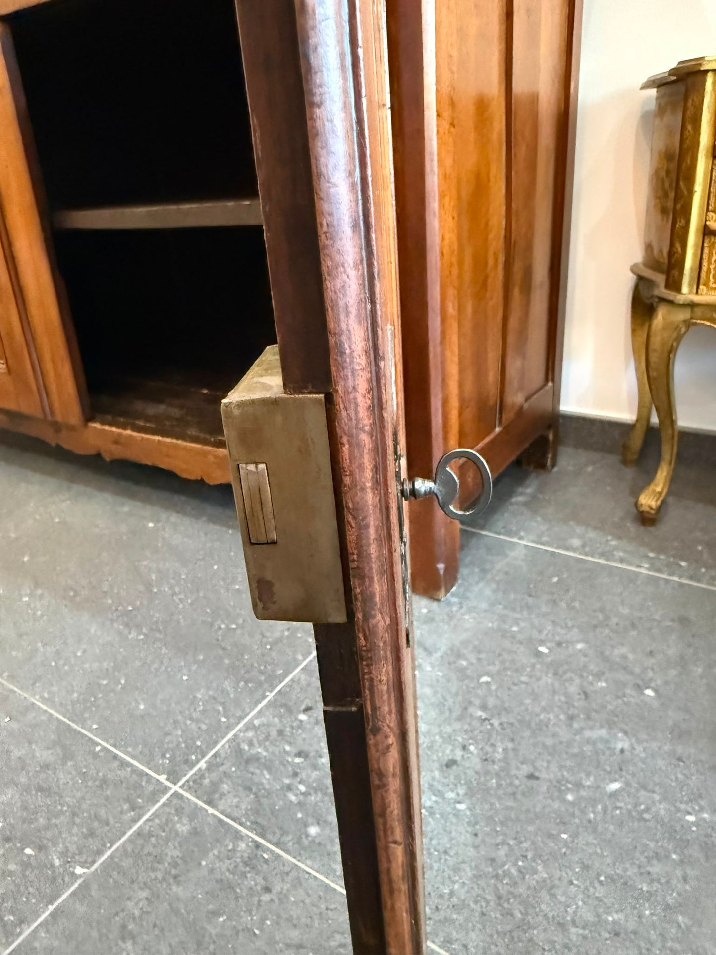 Buffet ancien XIXe siècle en noyer – 3 tiroirs