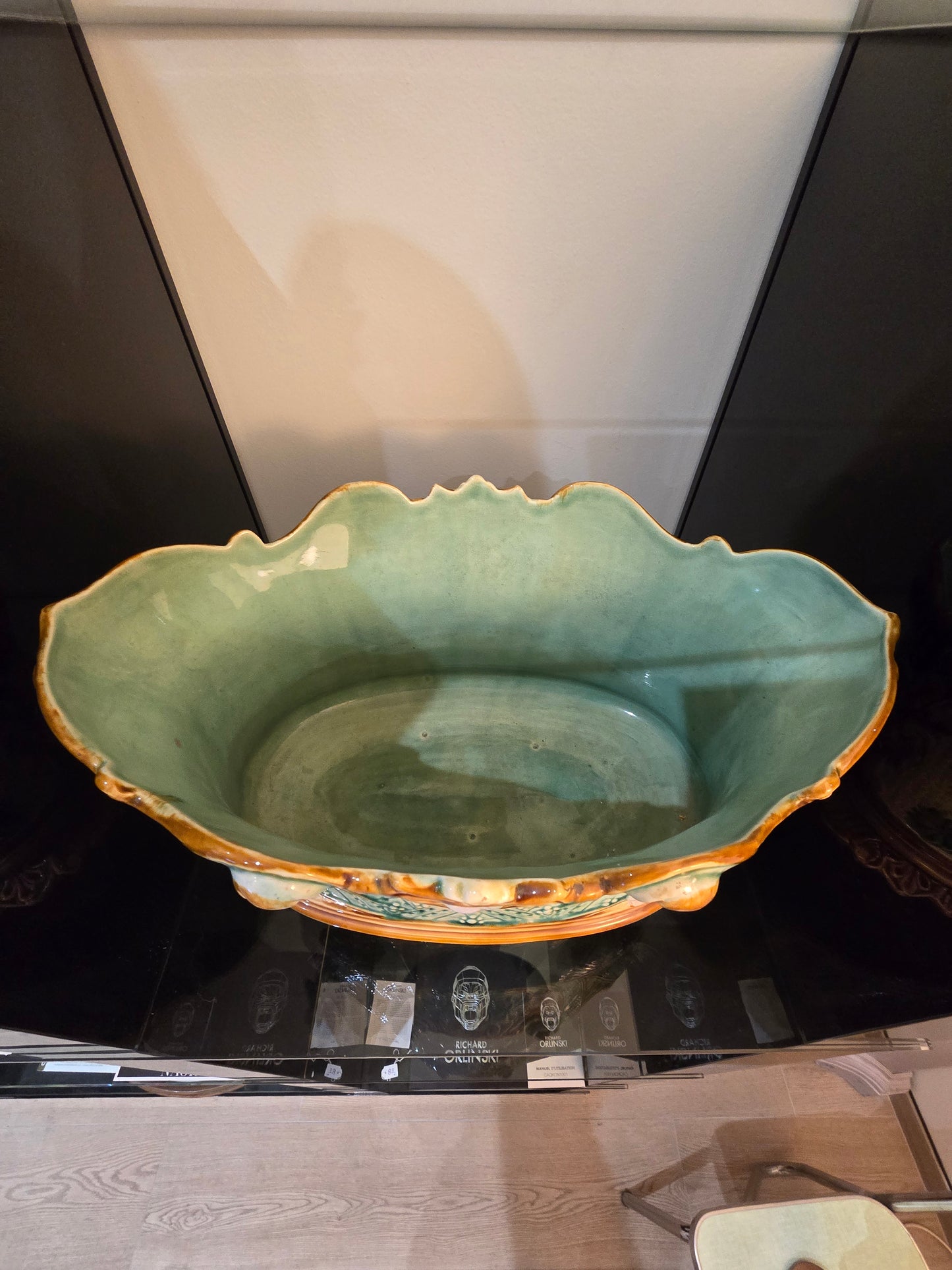 Jardinière en barbotine Art Nouveau – Décor liserons & feuillages – Vers 1900