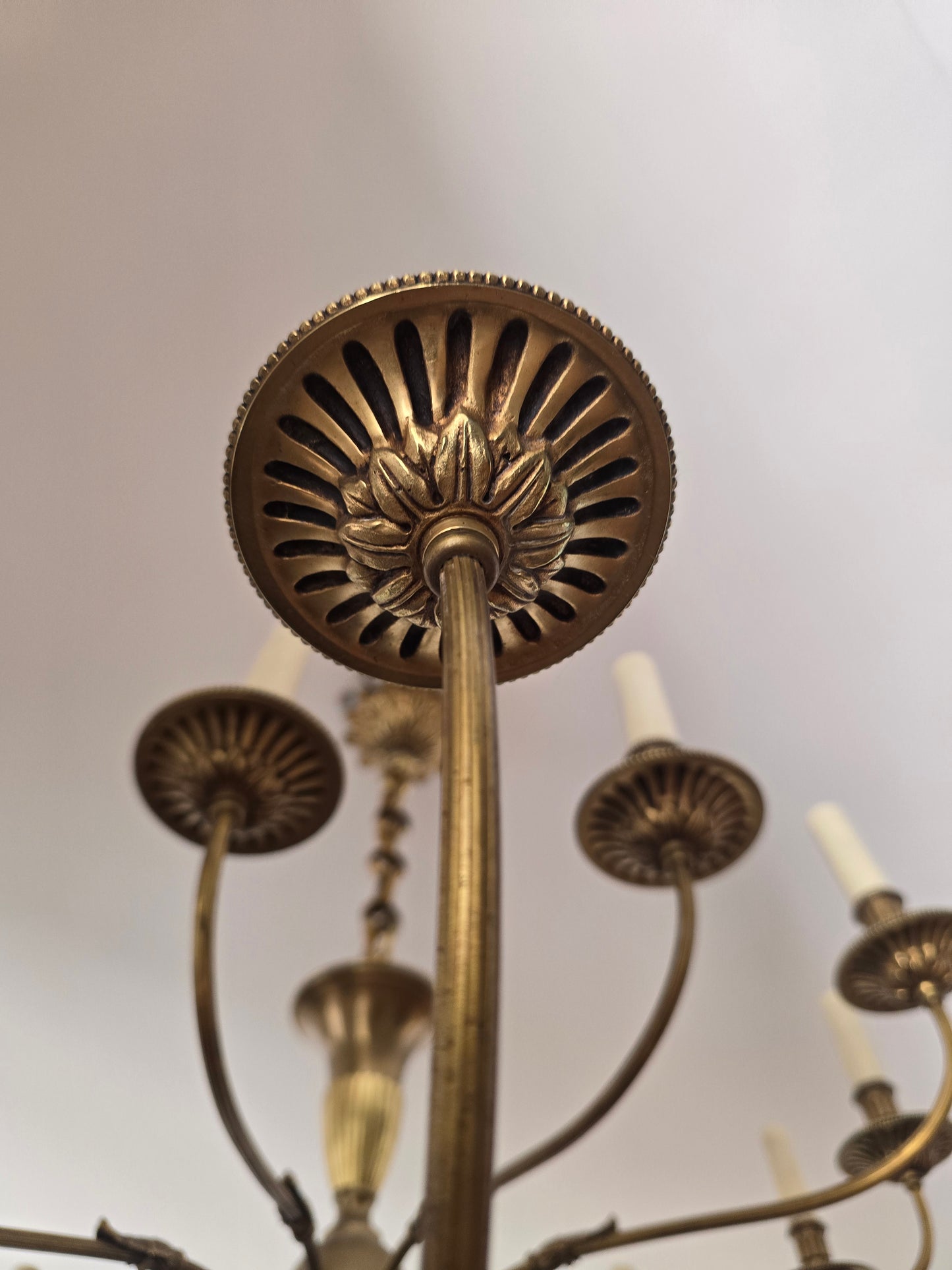 Grand lustre en laiton massif à 24 feux