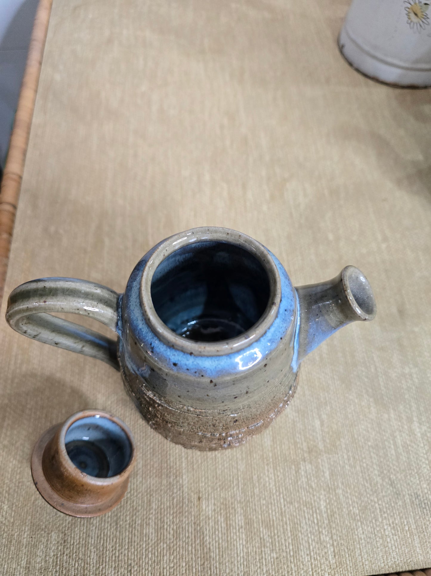 Petite théière en grès émaillé avec couvercle – Céramique utilitaire, France, XXᵉ siècle